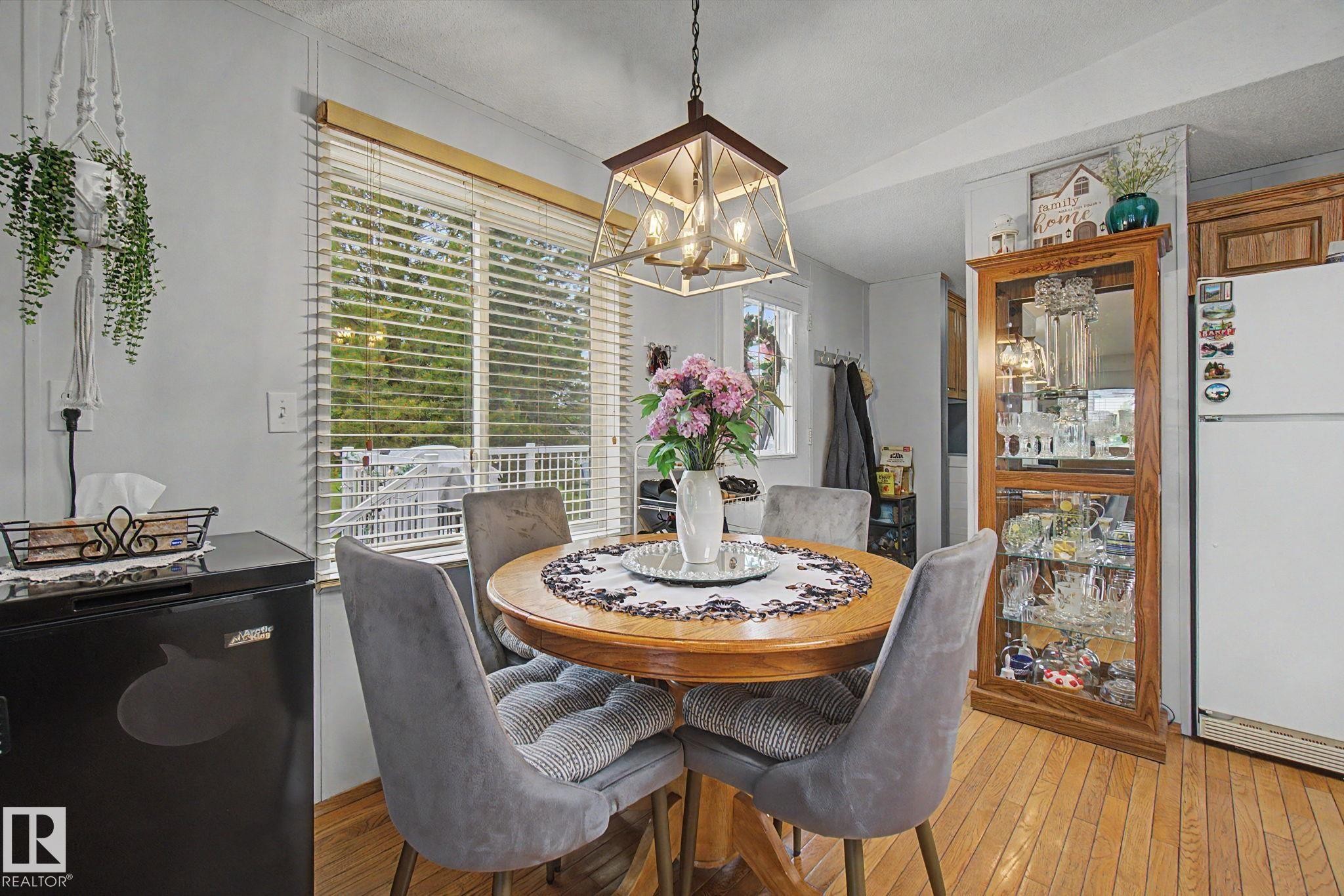 #179 3400 48 St, Stony Plain, AB - Indoor Photo Showing Dining Room
