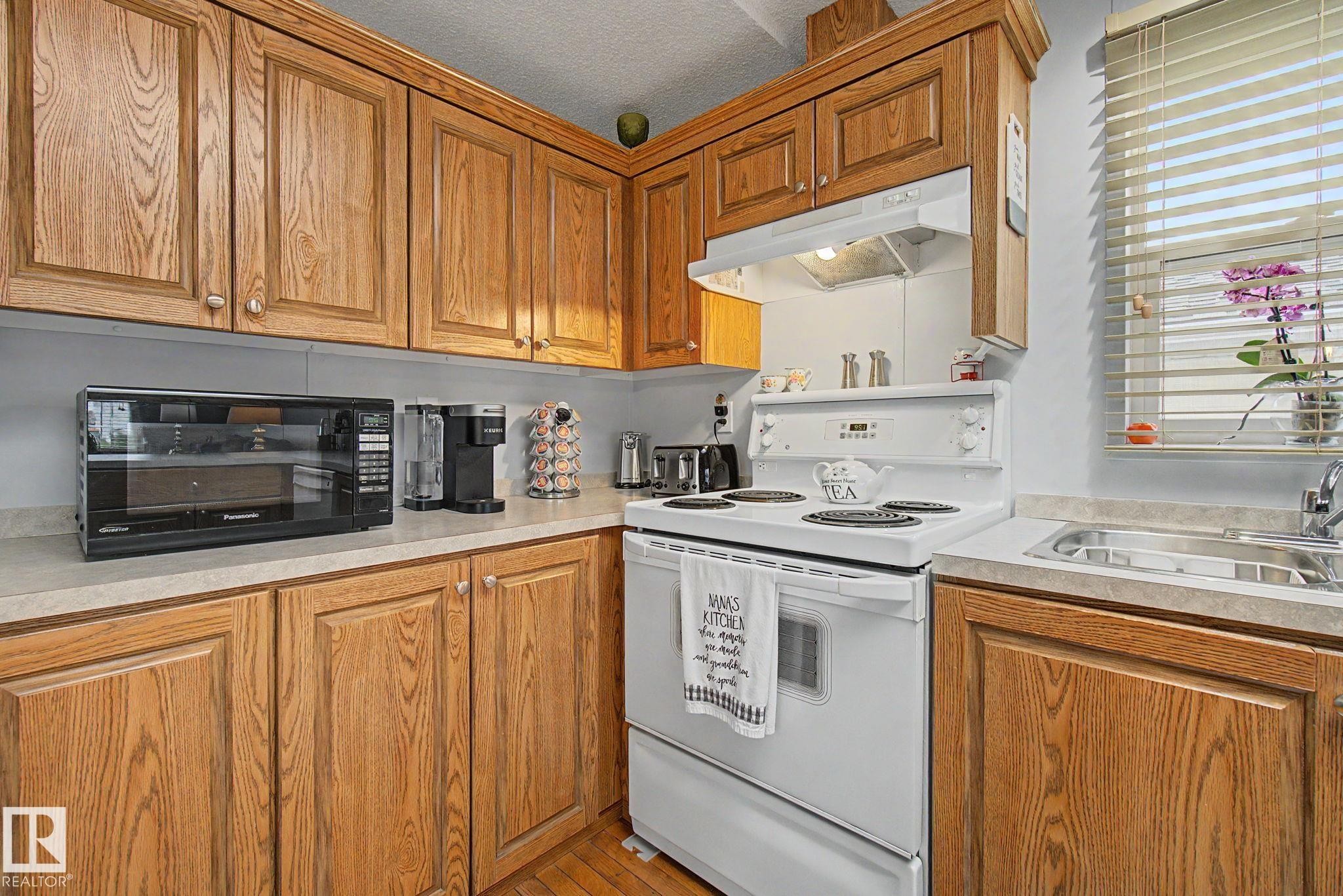 #179 3400 48 St, Stony Plain, AB - Indoor Photo Showing Kitchen