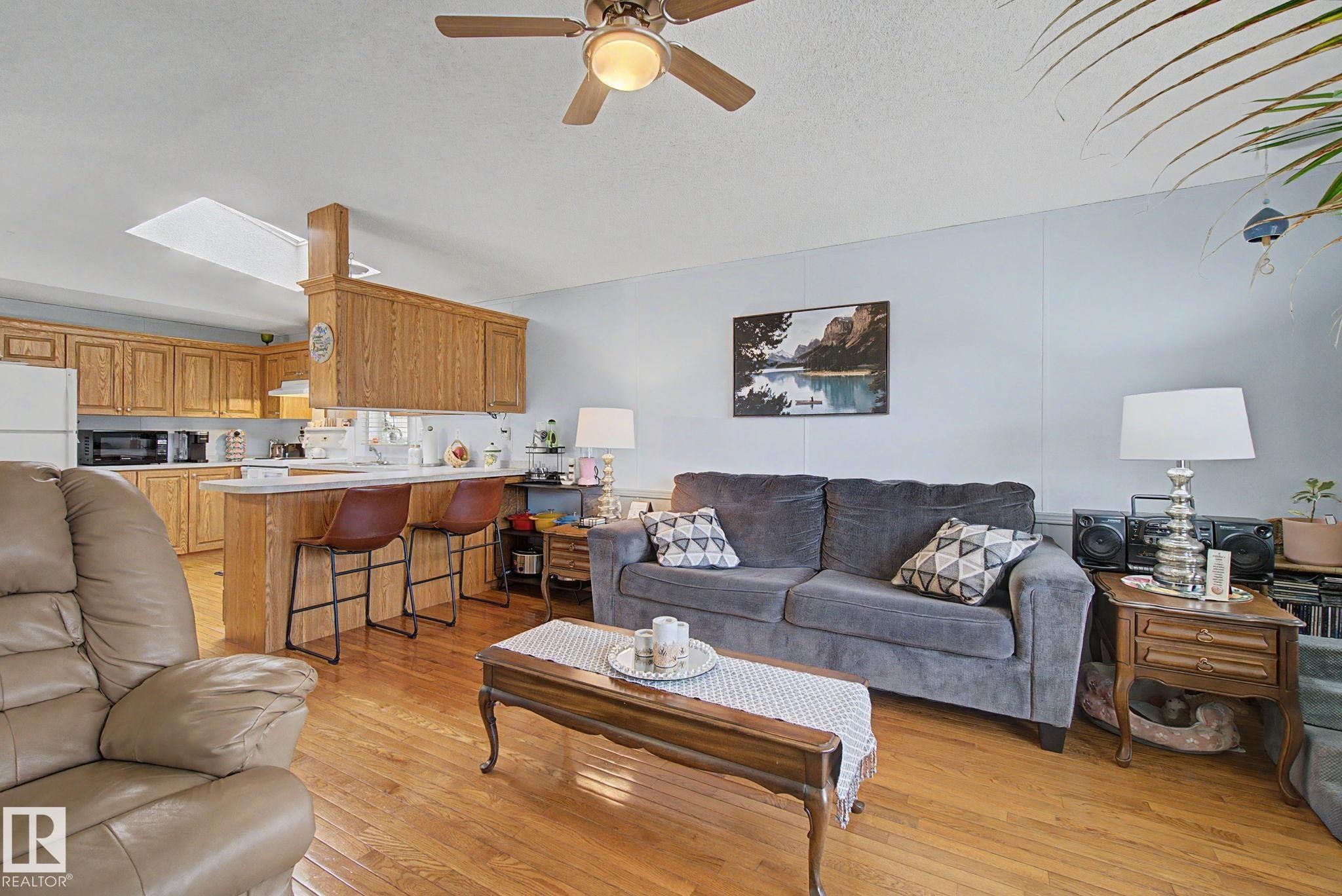 #179 3400 48 St, Stony Plain, AB - Indoor Photo Showing Living Room