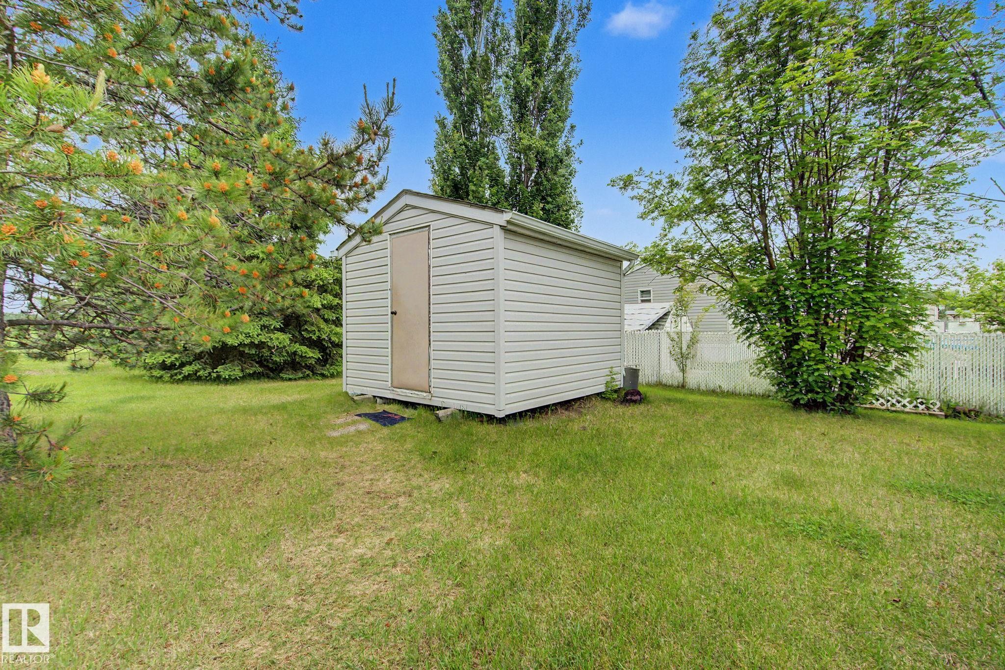 #179 3400 48 St, Stony Plain, AB - Outdoor