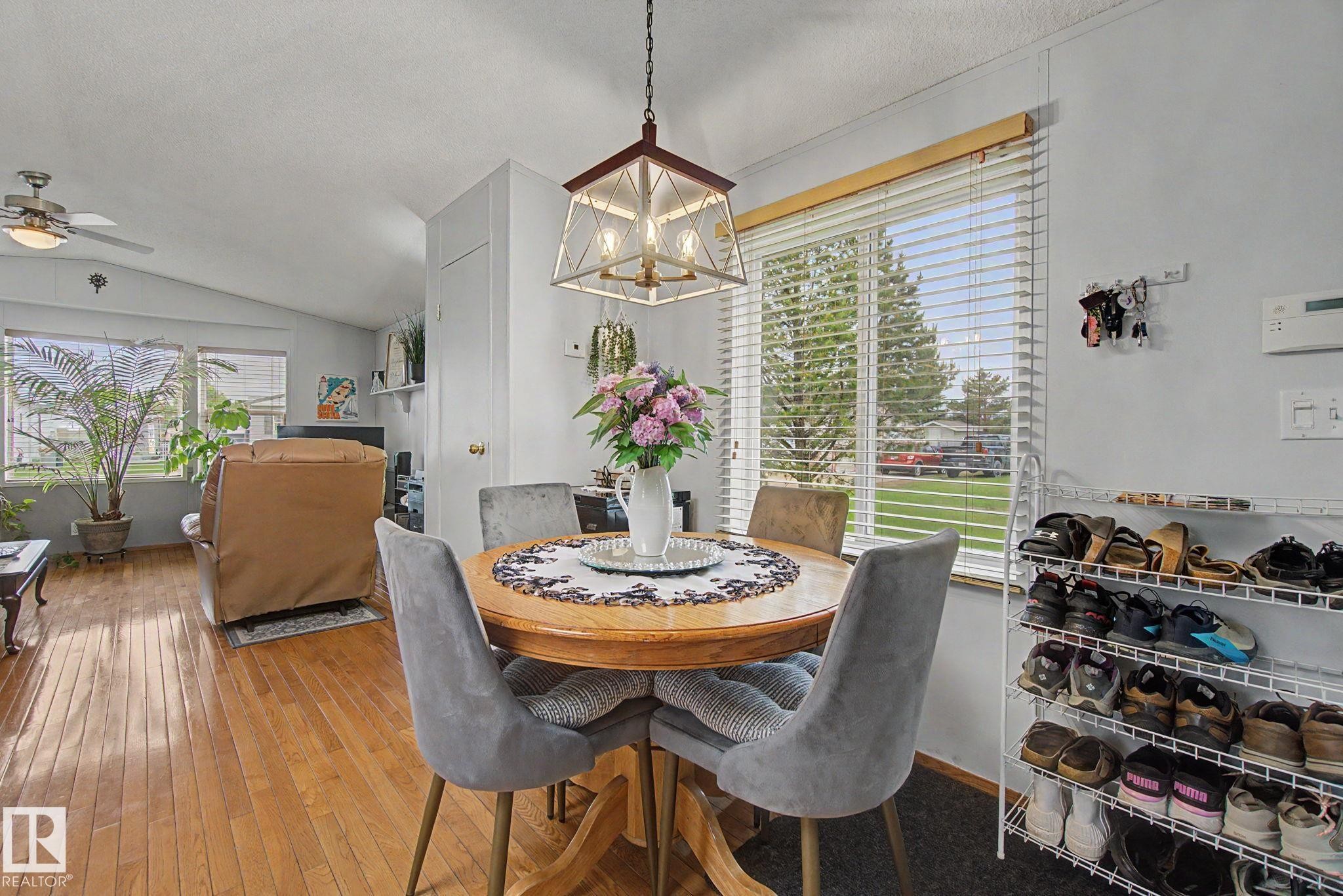 #179 3400 48 St, Stony Plain, AB - Indoor Photo Showing Dining Room
