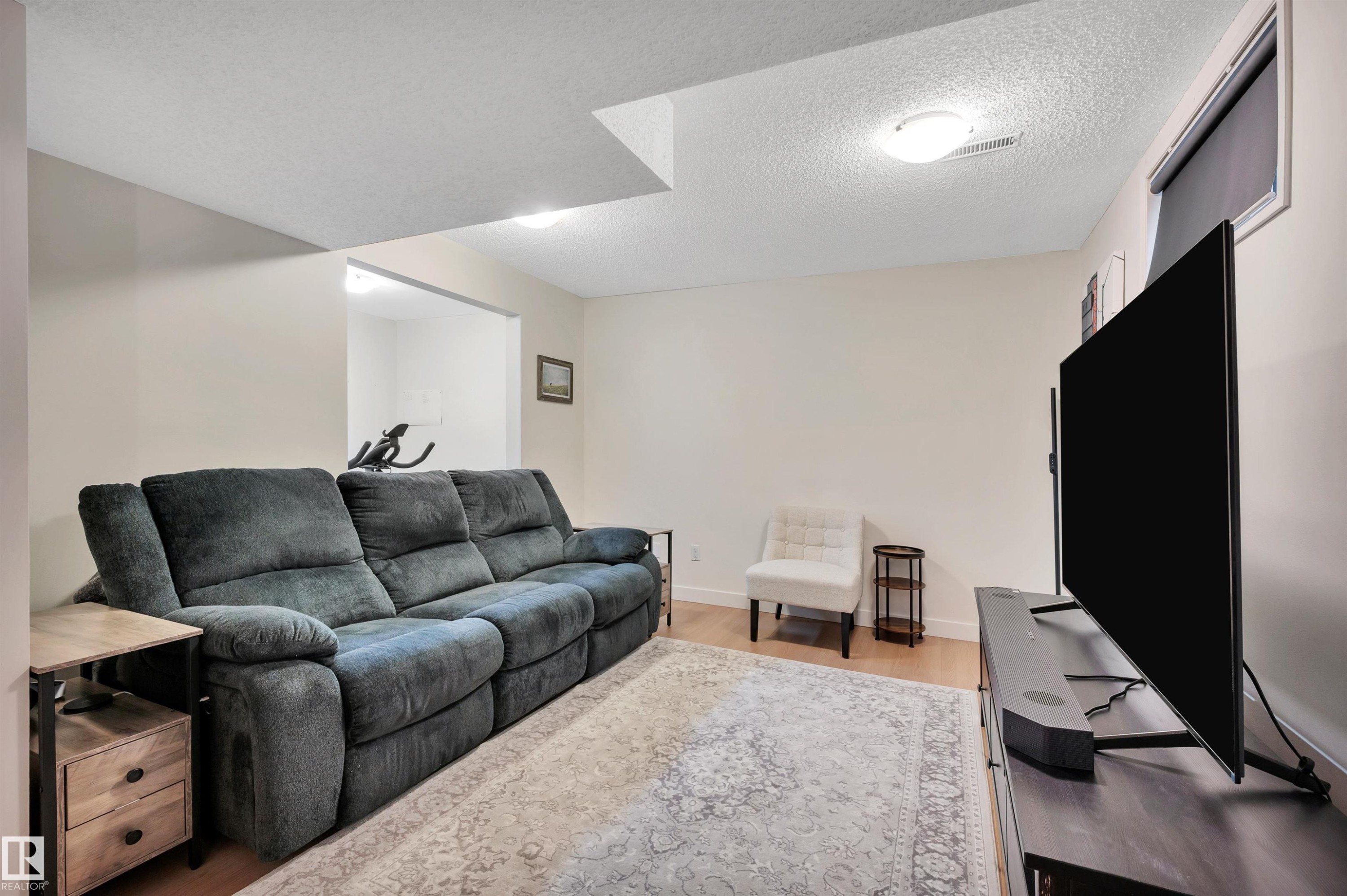 #35 4403 Riverbend Rd Nw, Edmonton, AB - Indoor Photo Showing Living Room