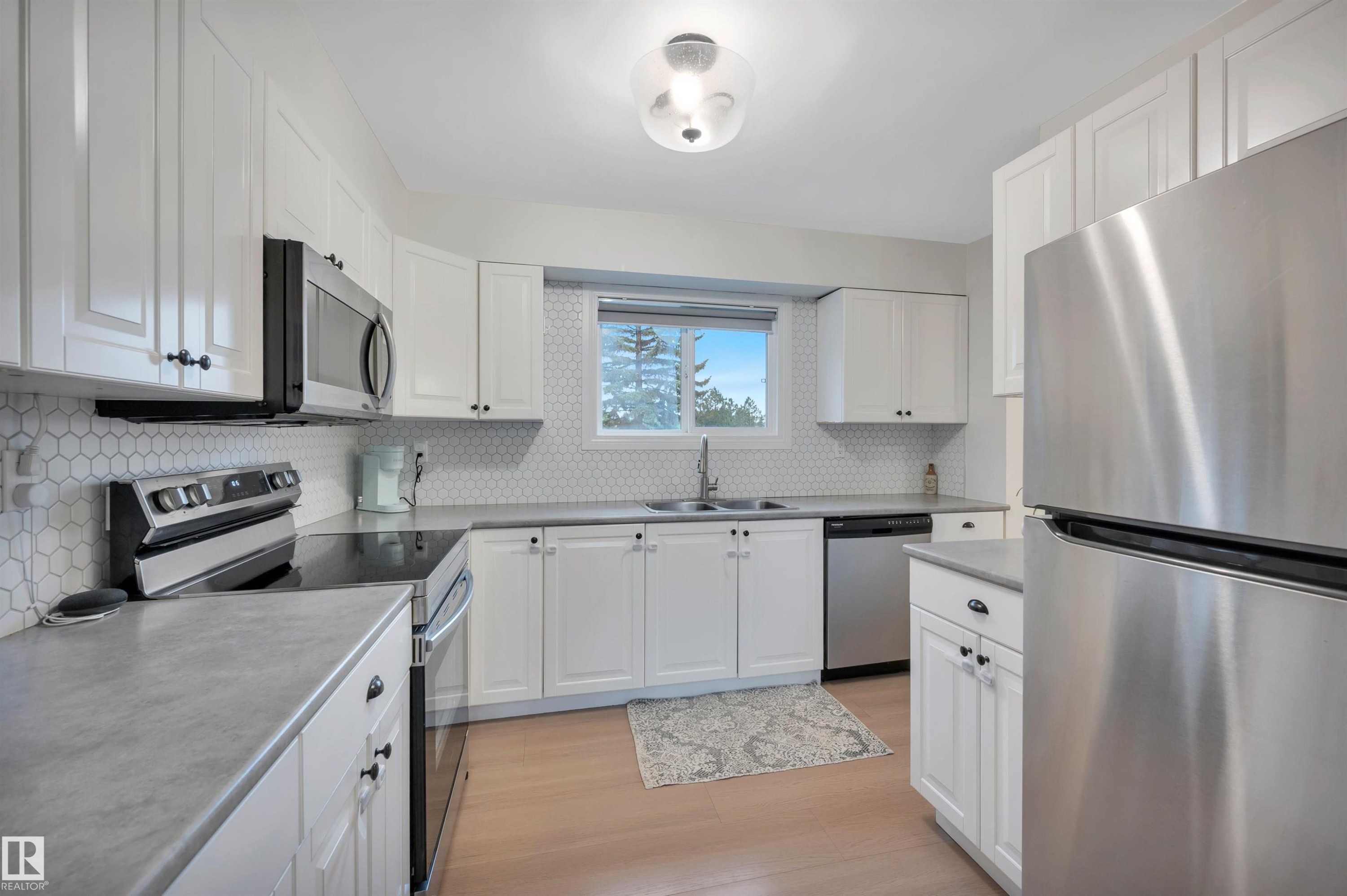 #35 4403 Riverbend Rd Nw, Edmonton, AB - Indoor Photo Showing Kitchen With Stainless Steel Kitchen With Double Sink With Upgraded Kitchen