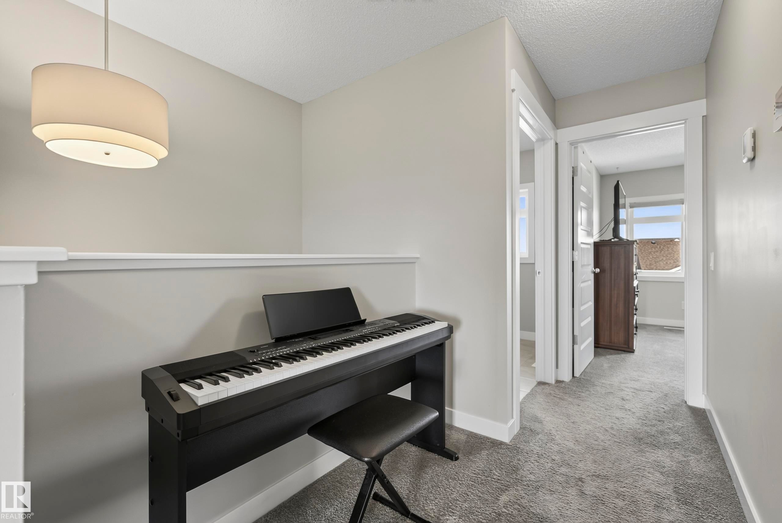 Recessed wall niche with a contemporary pendant light fixture, light gray wall paint, and white trim - 45 Joyal Way, St. Albert, AB - Indoor Photo Showing Office