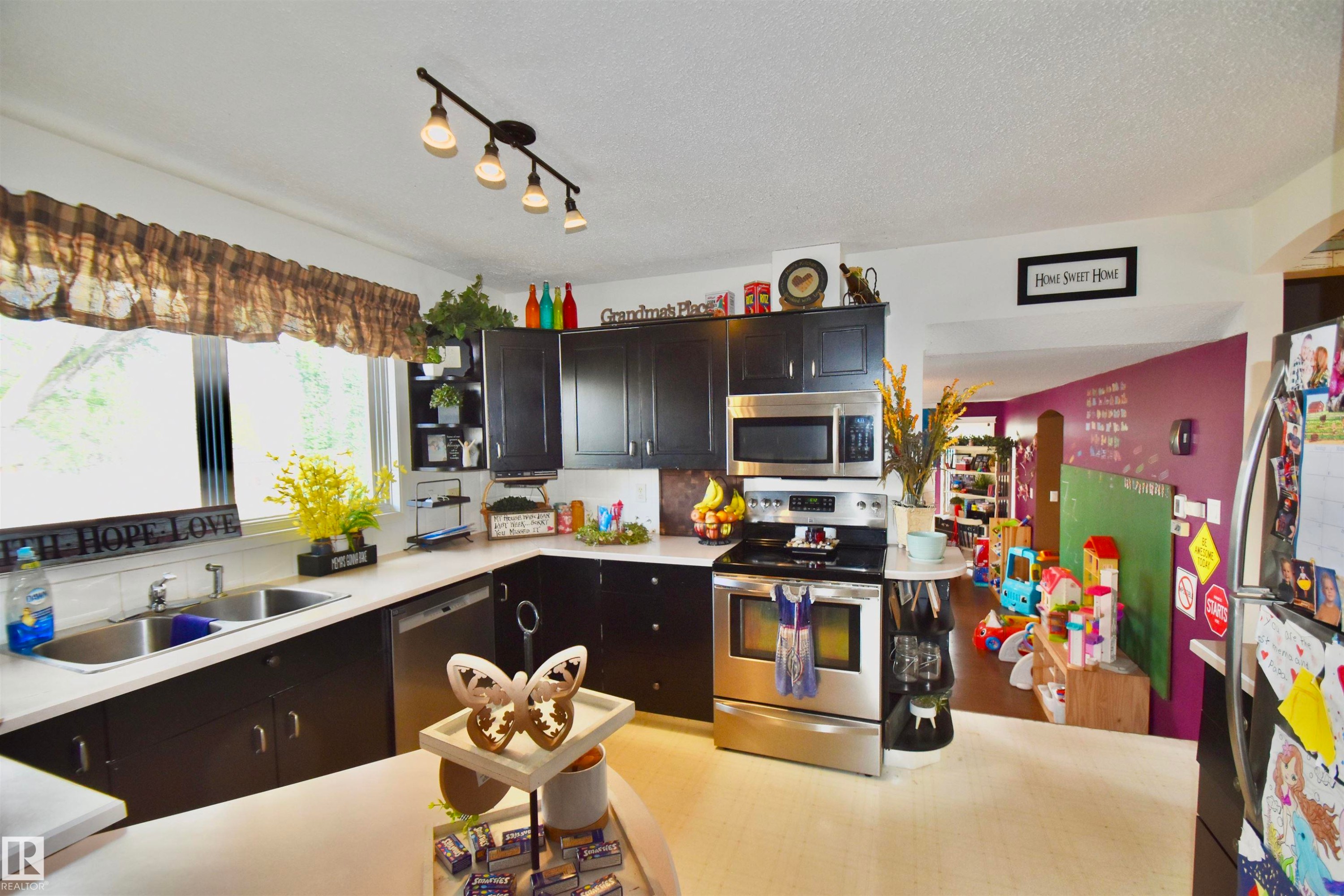 4405 46A Street, St. Paul Town, AB - Indoor Photo Showing Kitchen With Double Sink