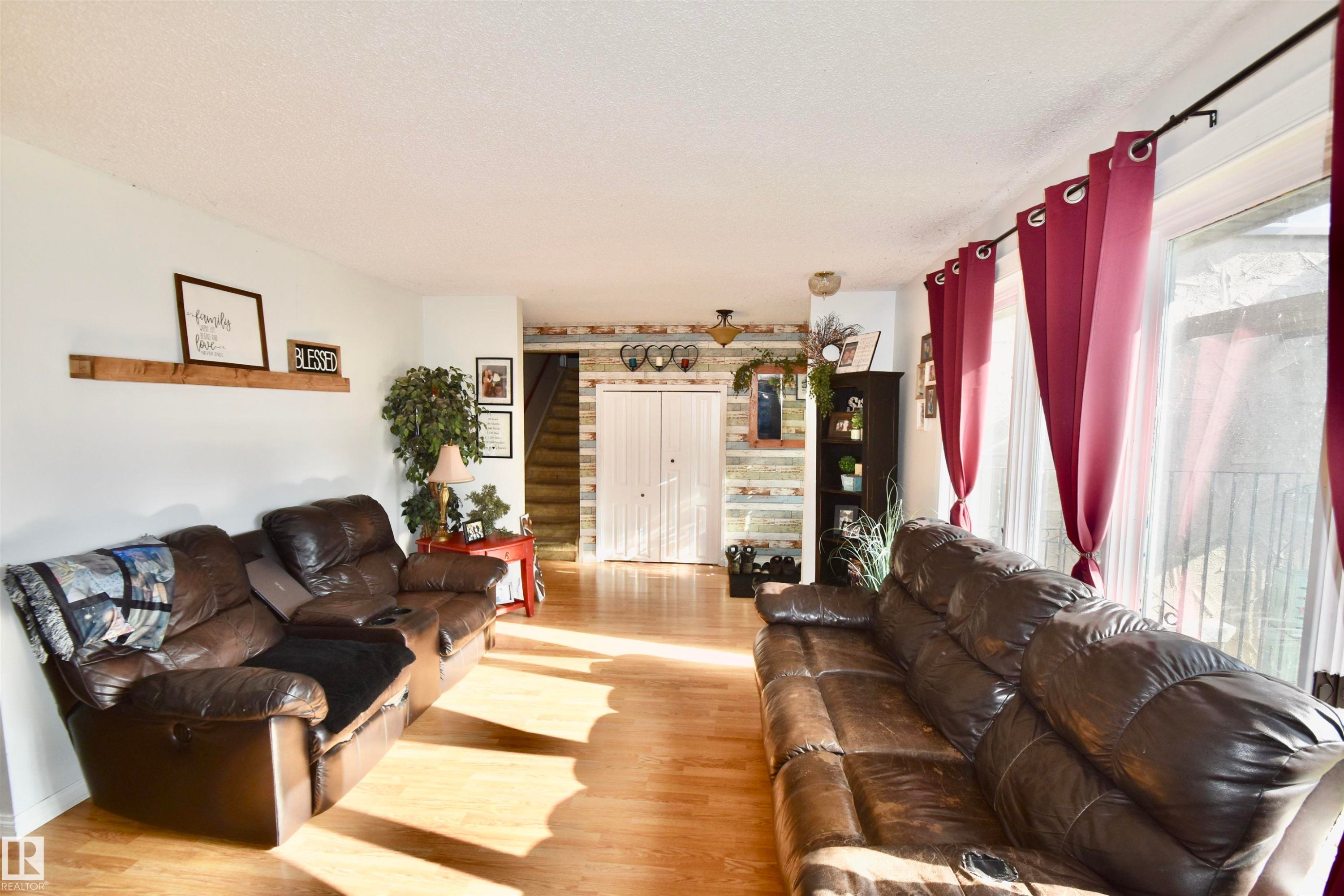 4405 46A Street, St. Paul Town, AB - Indoor Photo Showing Living Room