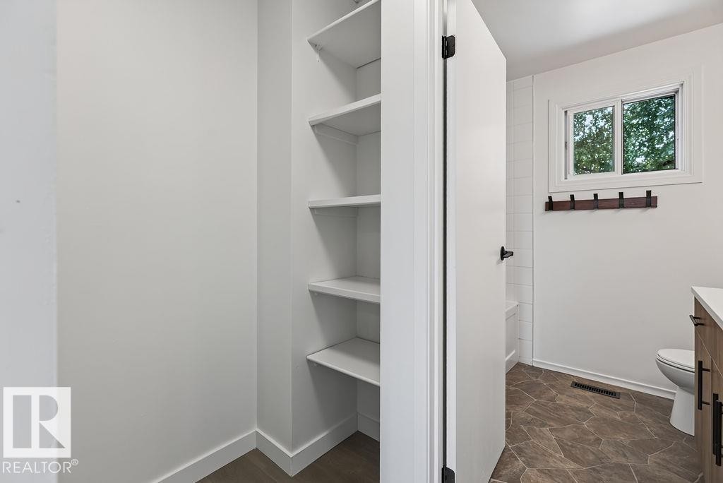 428 Hermitage Road Nw, Edmonton, AB - Indoor