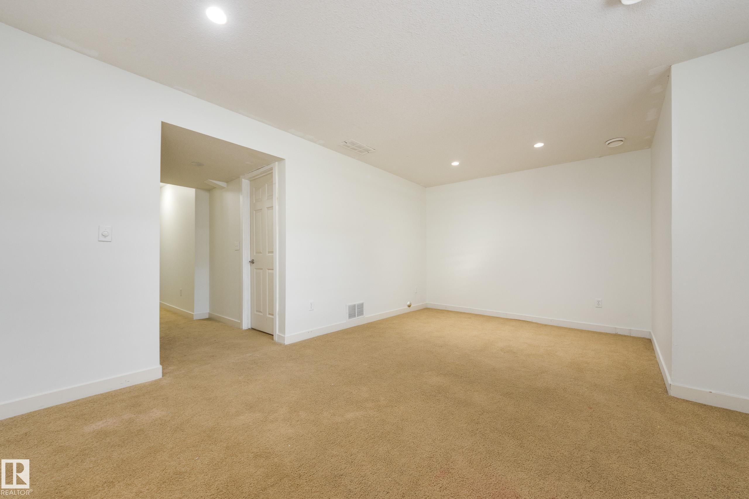 101 Sandstone Estates, Stony Plain, AB - Indoor Photo Showing Other Room