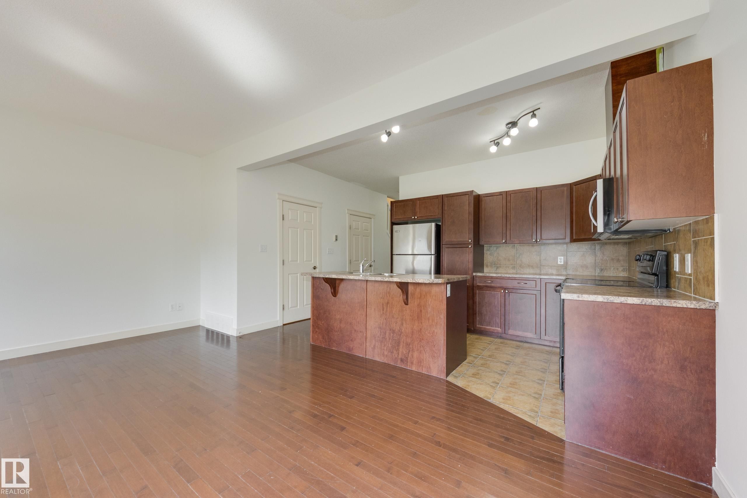 101 Sandstone Estates, Stony Plain, AB - Indoor Photo Showing Kitchen