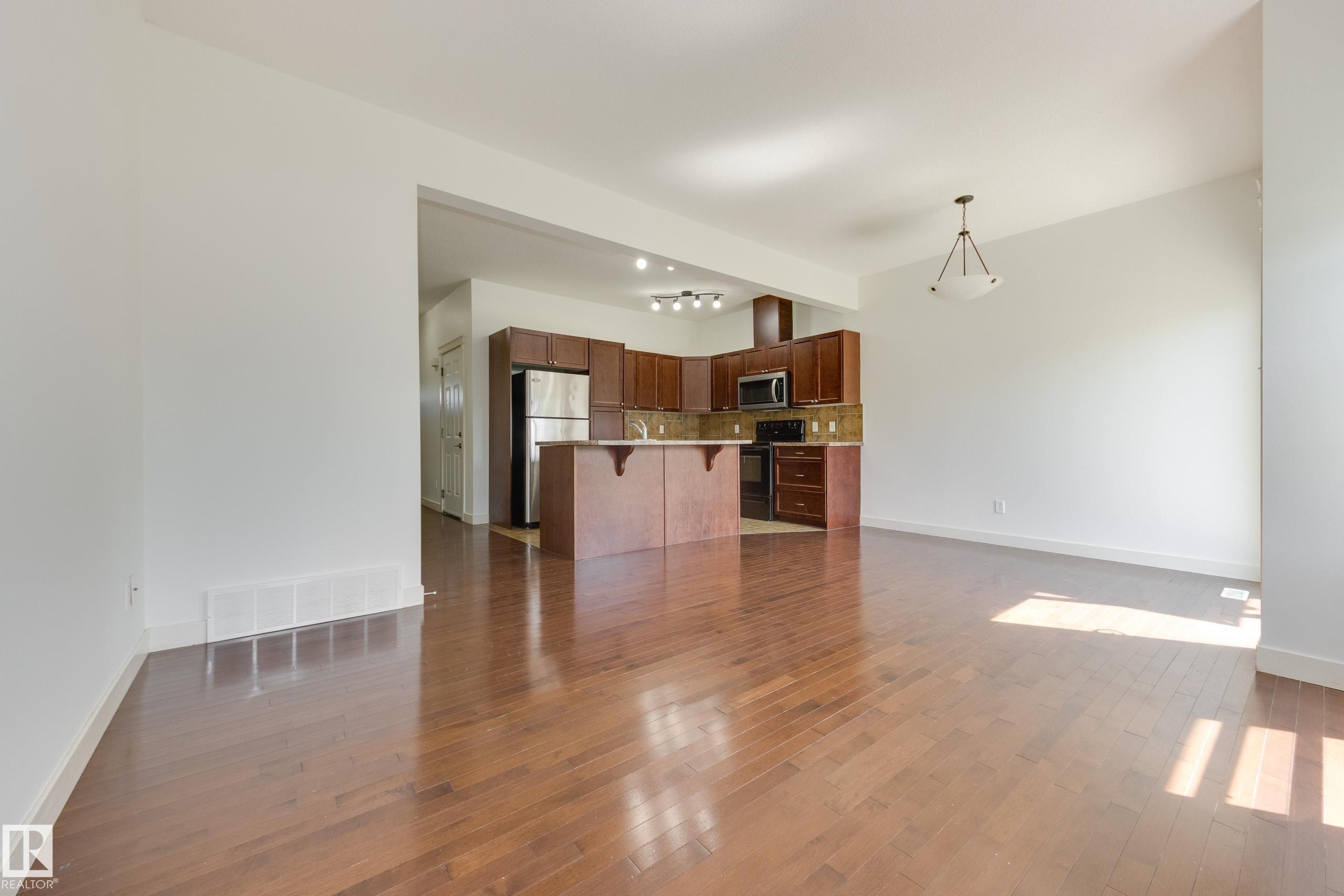 101 Sandstone Estates, Stony Plain, AB - Indoor Photo Showing Kitchen