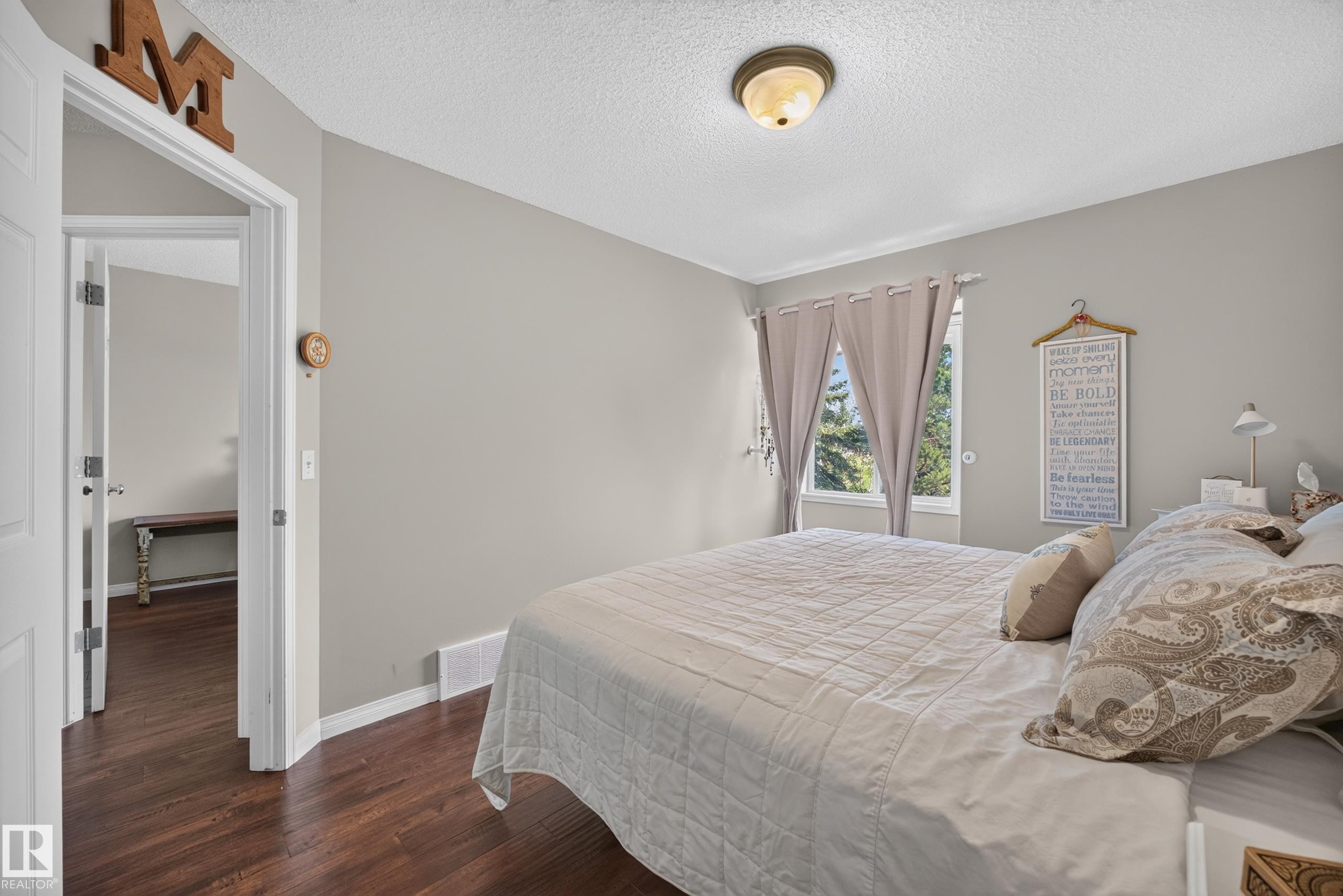 Bedroom featuring wood-finish flooring and a neutral color palette - #7 155 Crocus Cr, Sherwood Park, AB - Indoor Photo Showing Bedroom