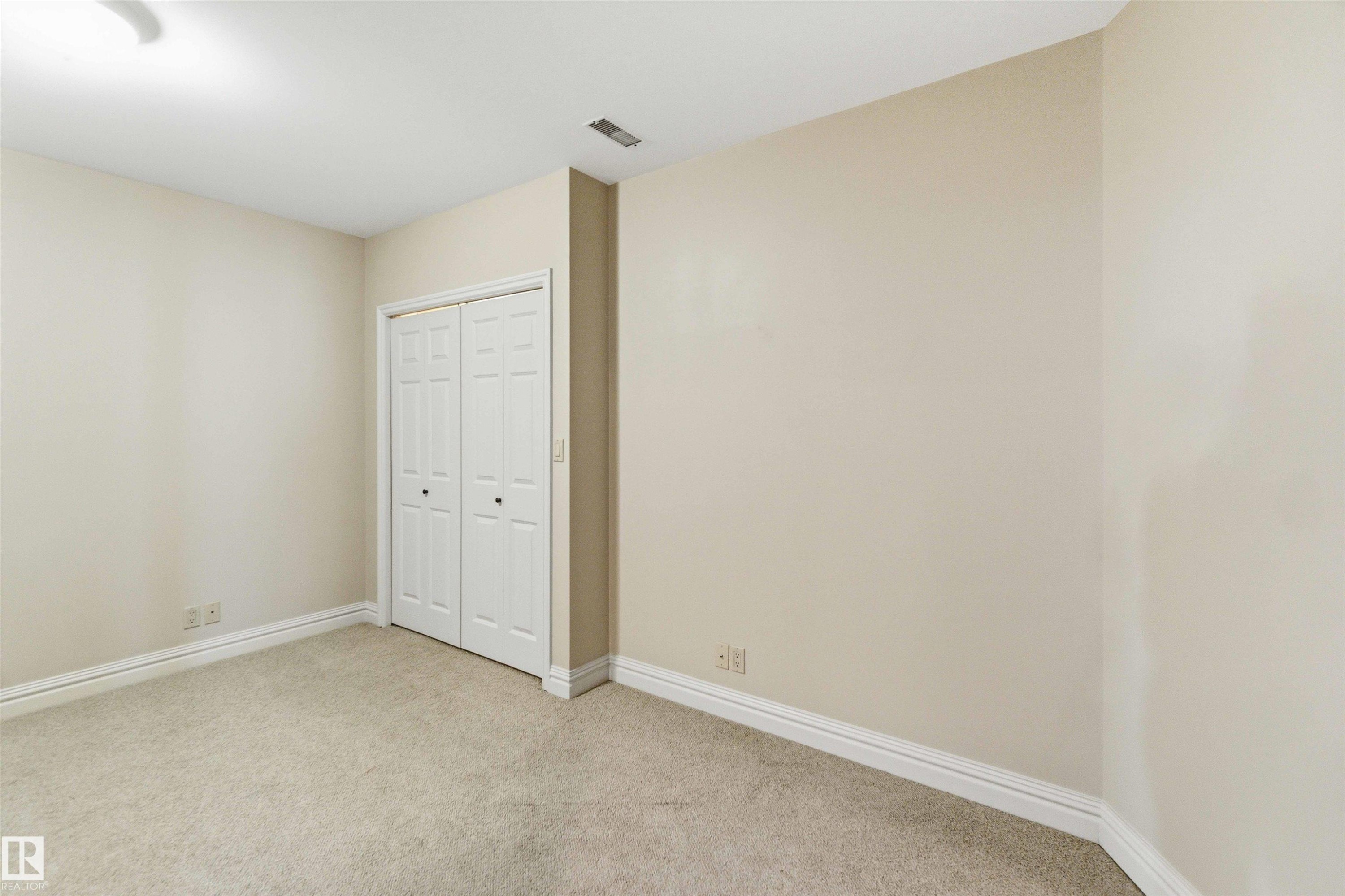 #401 10009 102 Av Nw, Edmonton, AB - Indoor Photo Showing Other Room