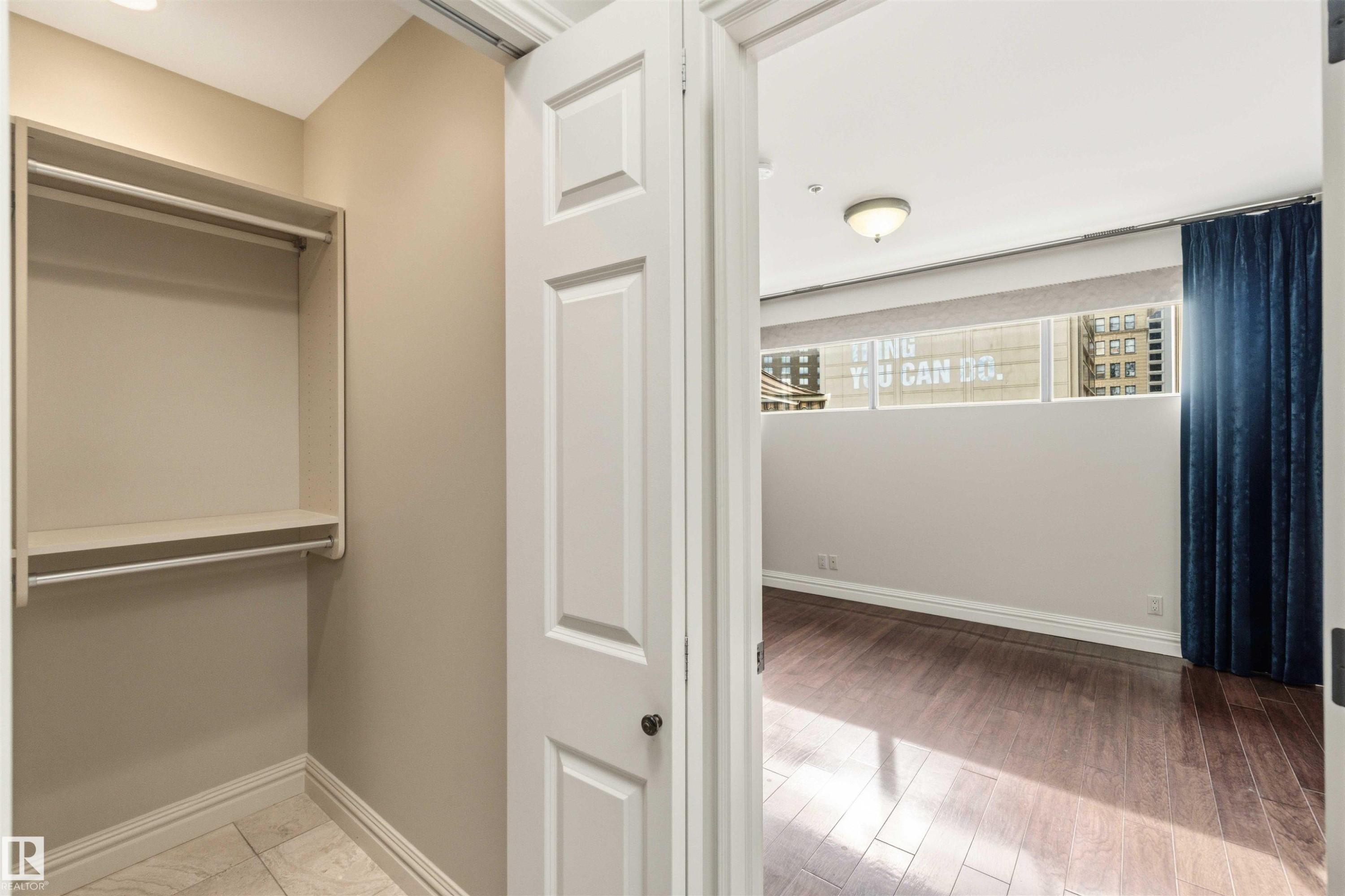 #401 10009 102 Av Nw, Edmonton, AB - Indoor