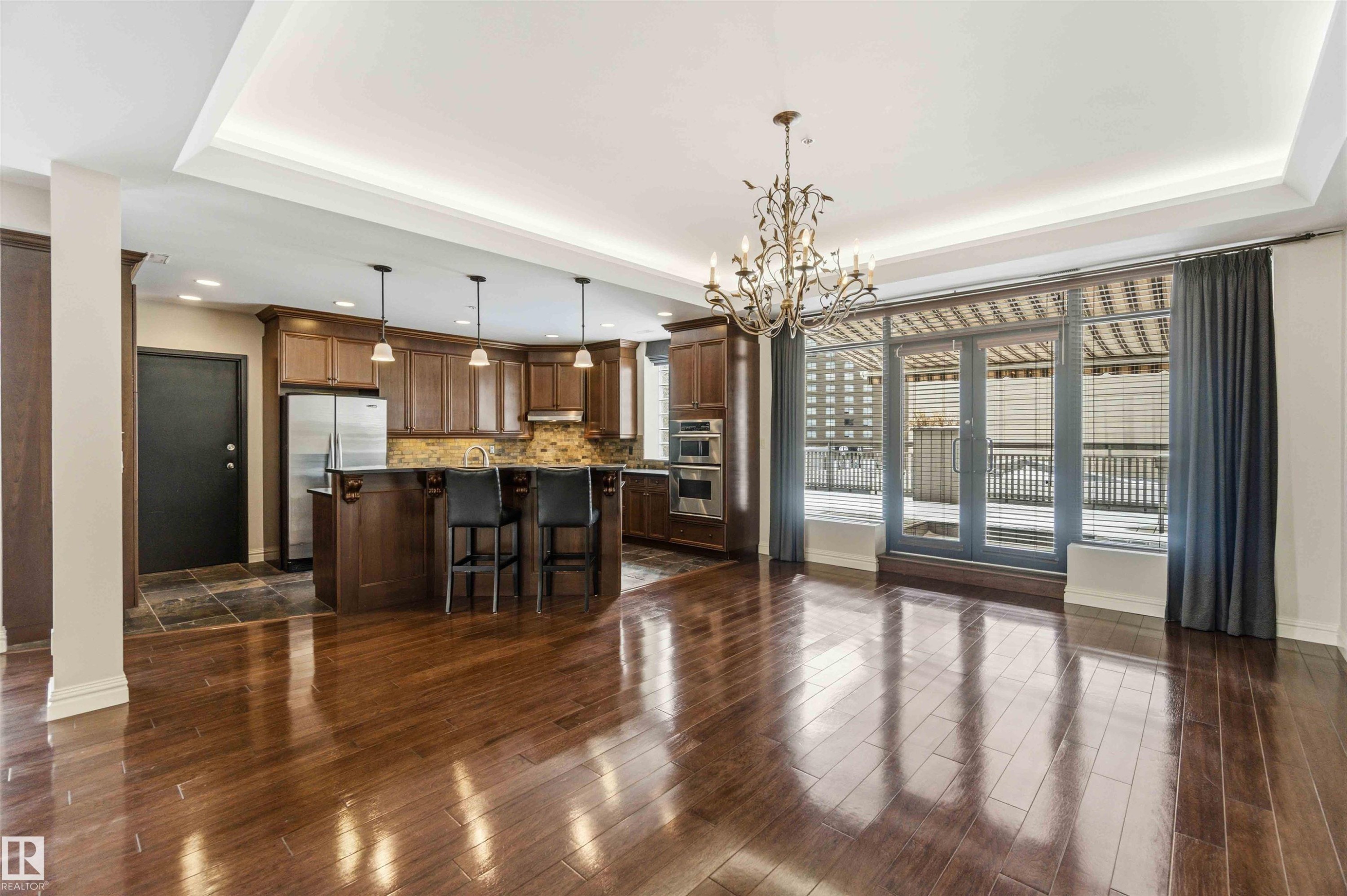 #401 10009 102 Av Nw, Edmonton, AB - Indoor