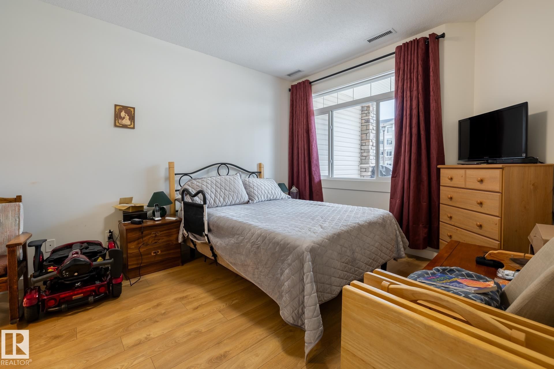 #133, 511 Queen St, Spruce Grove, AB - Indoor Photo Showing Bedroom