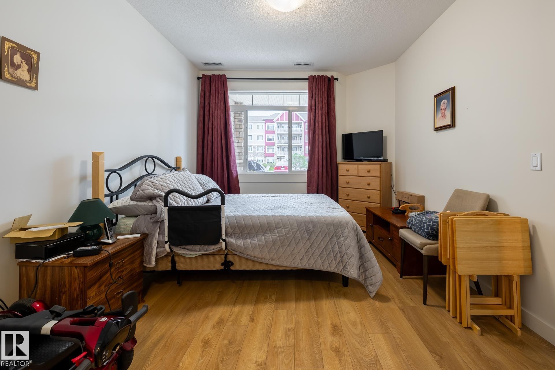 #133, 511 Queen St, Spruce Grove, AB - Indoor Photo Showing Bedroom