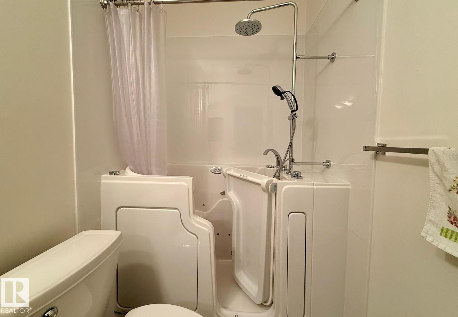 #133, 511 Queen St, Spruce Grove, AB - Indoor Photo Showing Laundry Room