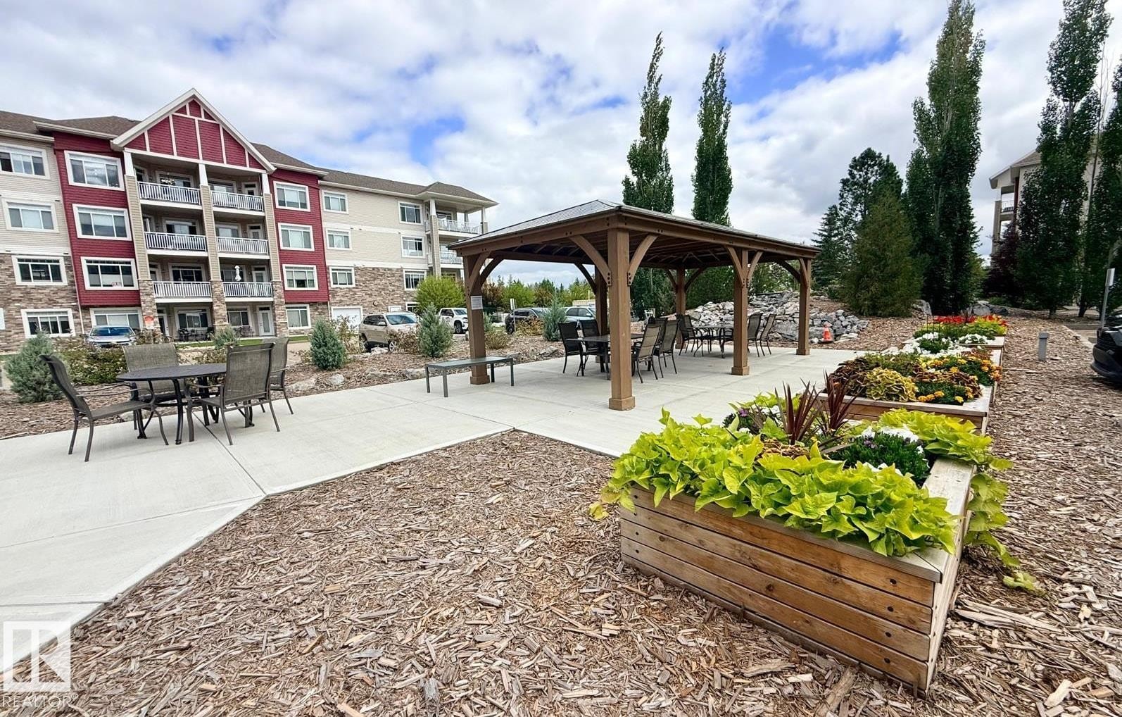 #133, 511 Queen St, Spruce Grove, AB - Outdoor