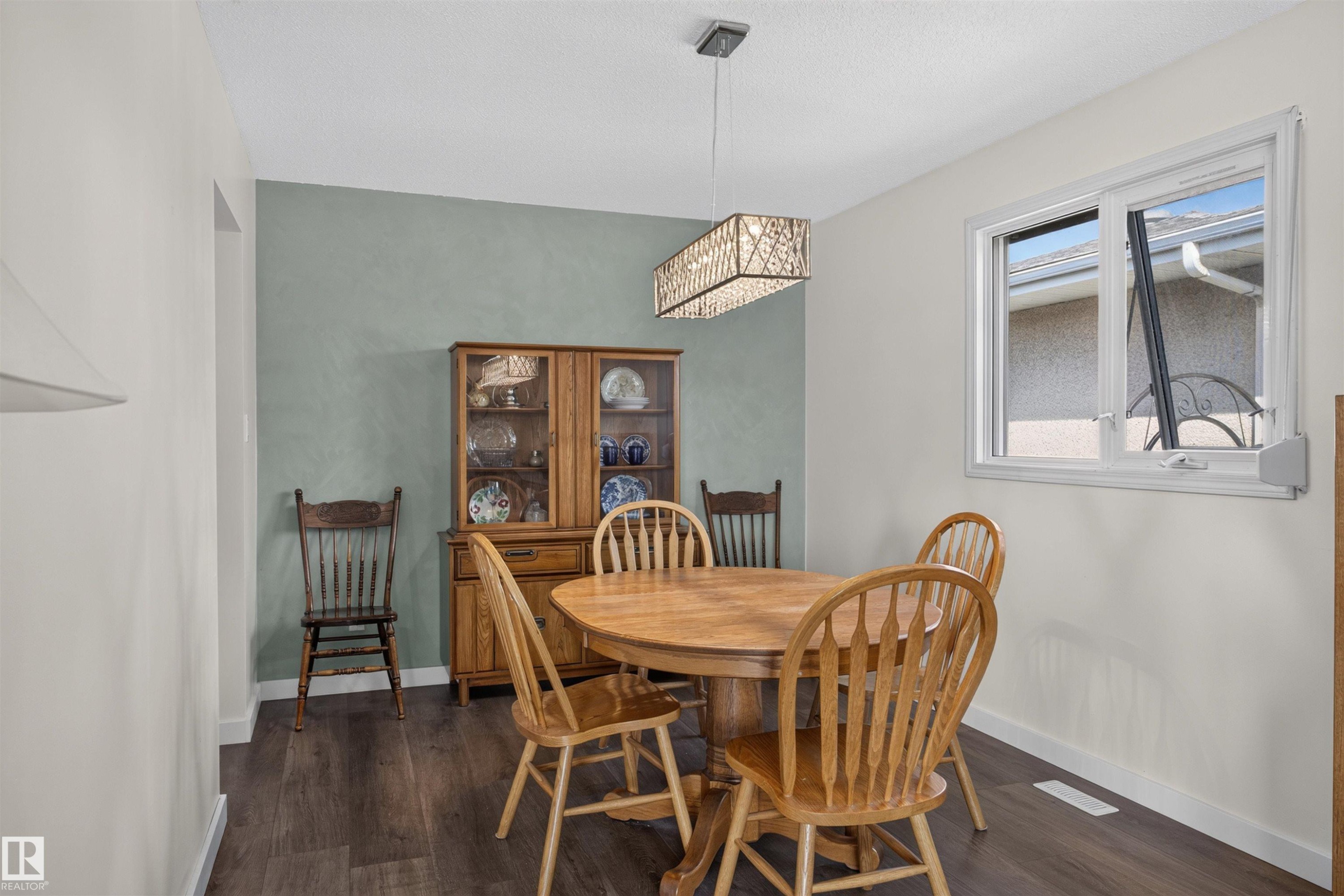 4124 110 Street Nw, Edmonton, AB - Indoor Photo Showing Dining Room