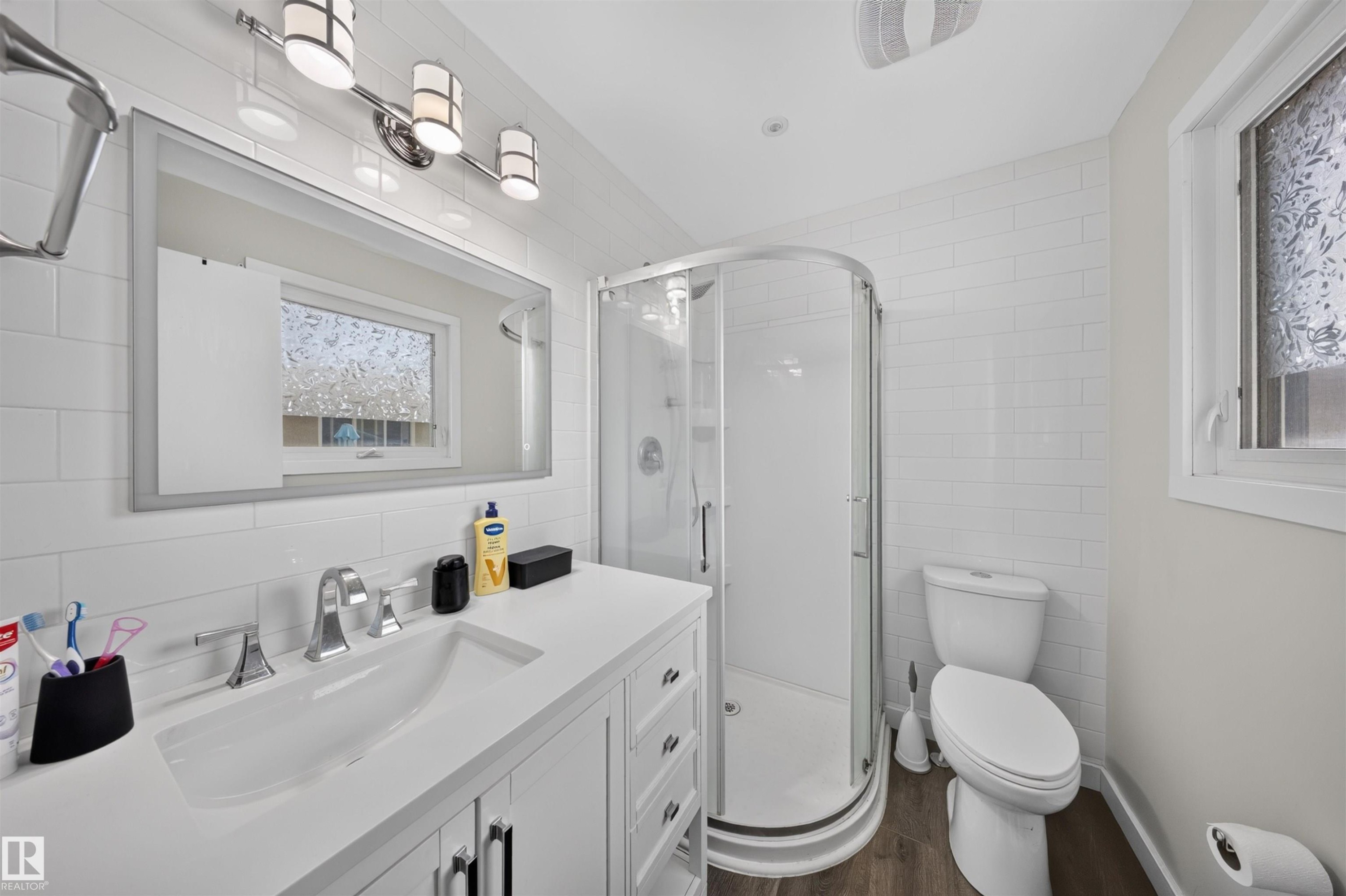 4124 110 Street Nw, Edmonton, AB - Indoor Photo Showing Bathroom