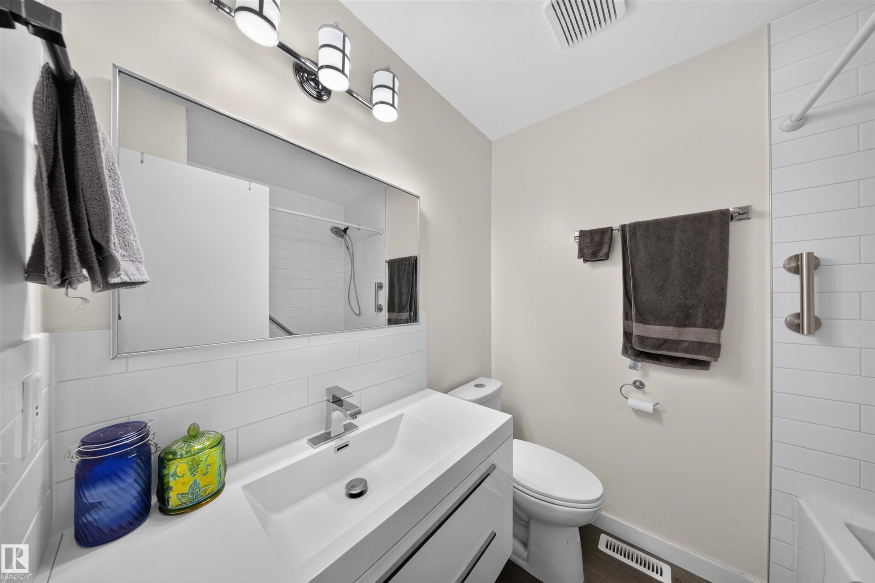 4124 110 Street Nw, Edmonton, AB - Indoor Photo Showing Bathroom