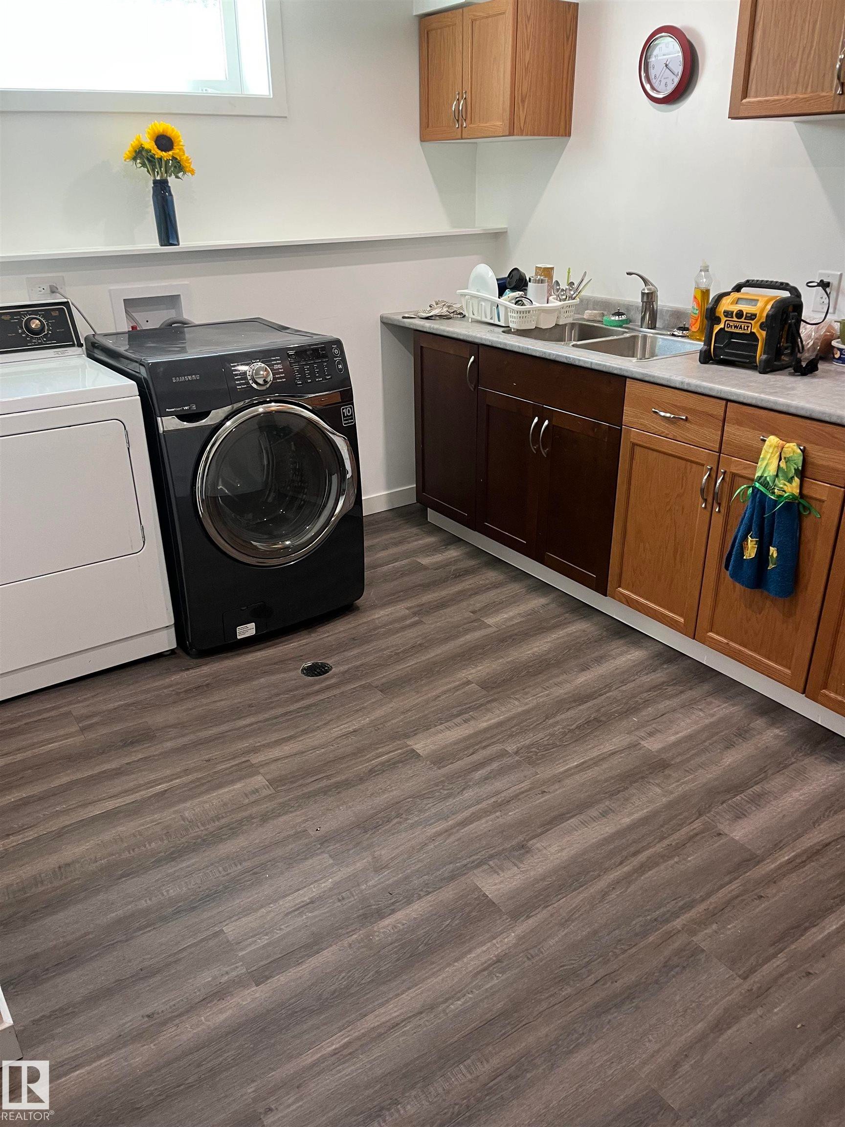 4124 110 Street Nw, Edmonton, AB - Indoor Photo Showing Laundry Room
