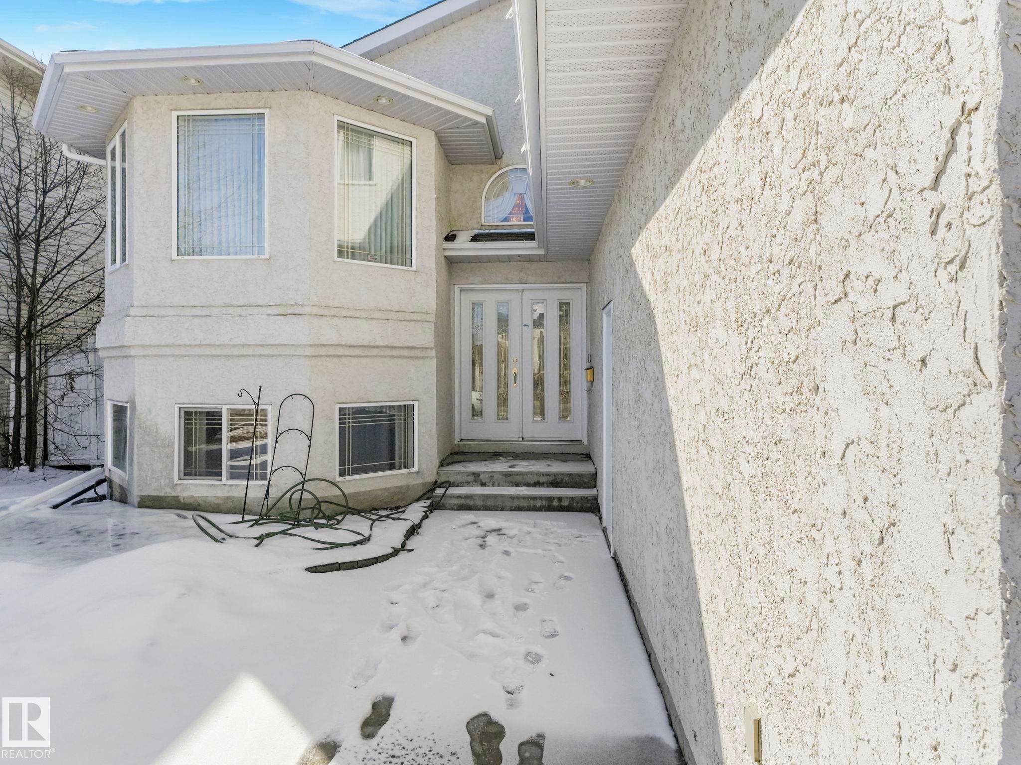1054 Ormsby Crescent Nw, Edmonton, AB - Outdoor