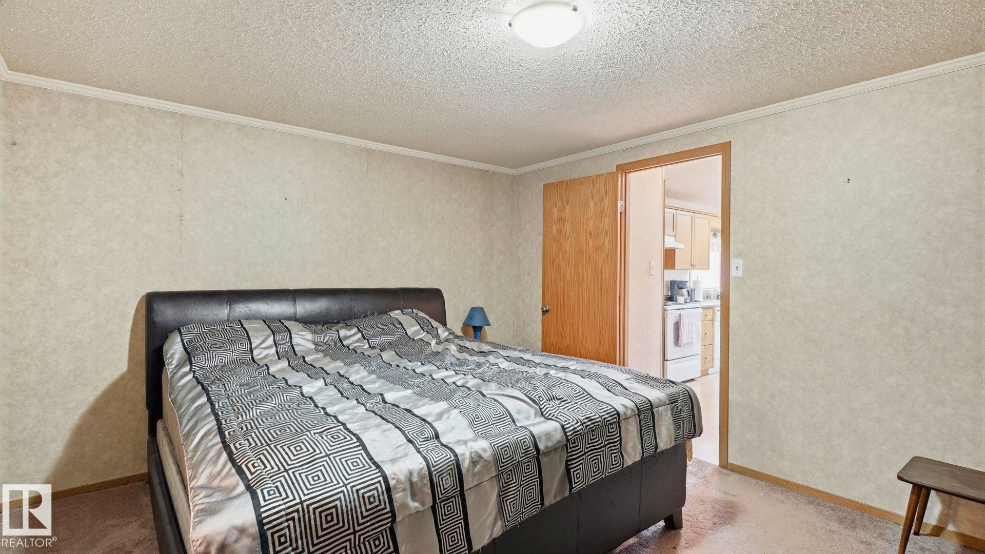 44 Keyhole Crescent Northwest, Edmonton, AB - Indoor Photo Showing Bedroom