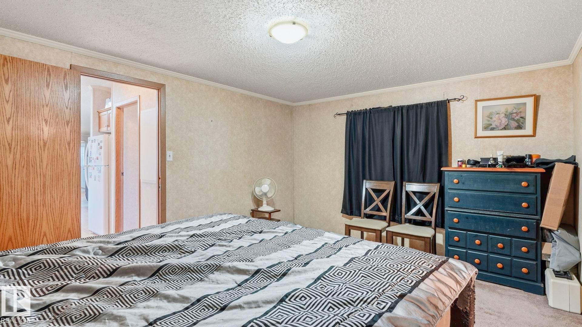 44 Keyhole Crescent Northwest, Edmonton, AB - Indoor Photo Showing Bedroom