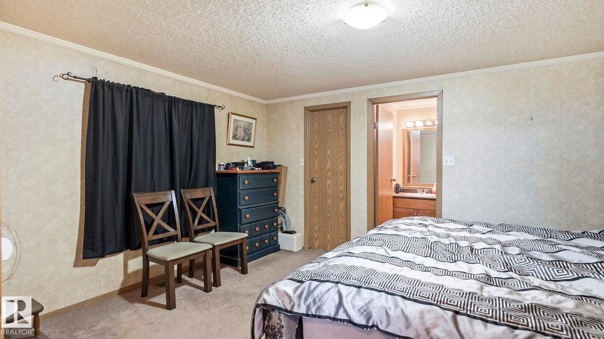 44 Keyhole Crescent Northwest, Edmonton, AB - Indoor Photo Showing Bedroom