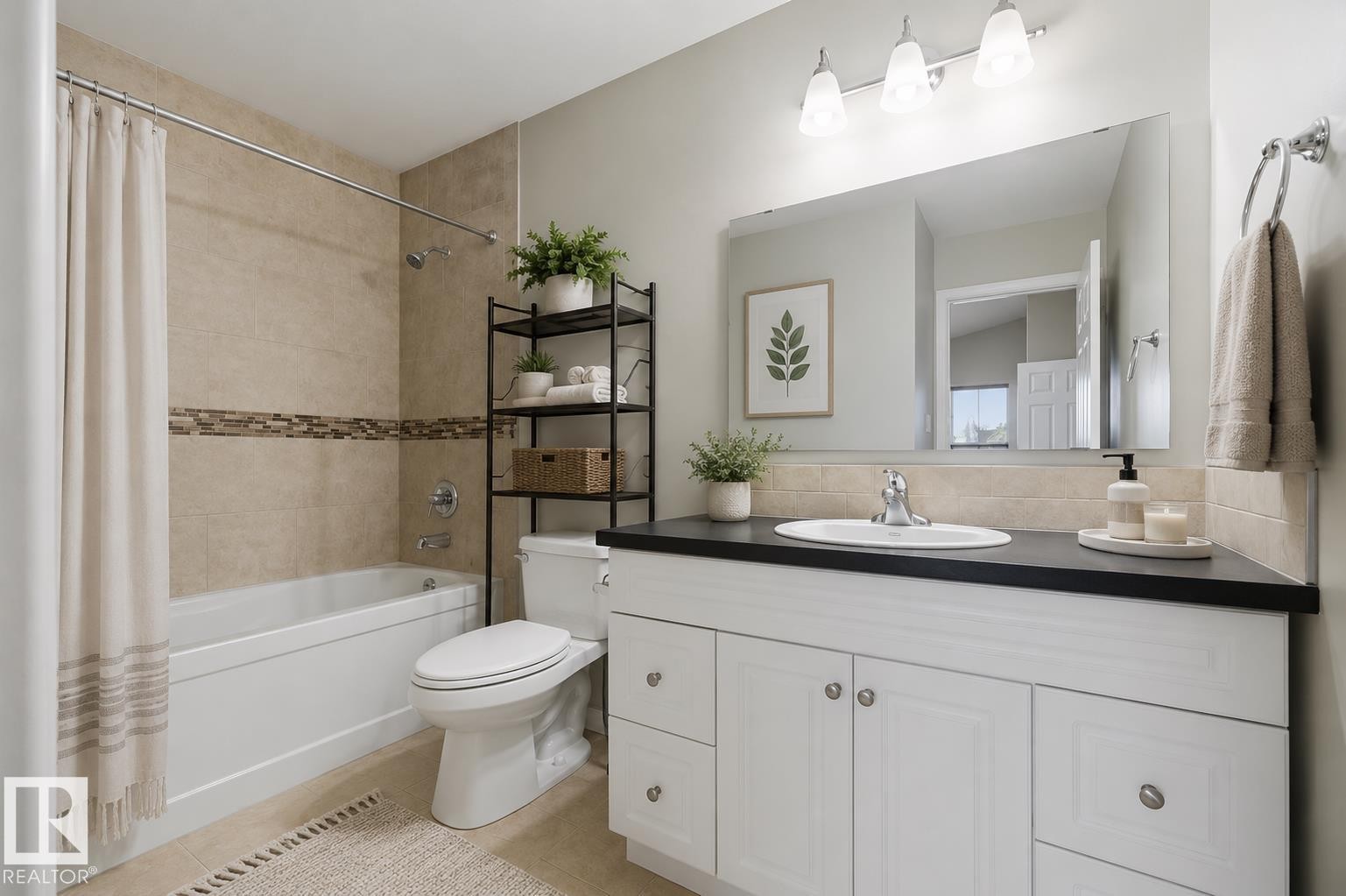 7119 136 Avenue Nw, Edmonton, AB - Indoor Photo Showing Bathroom