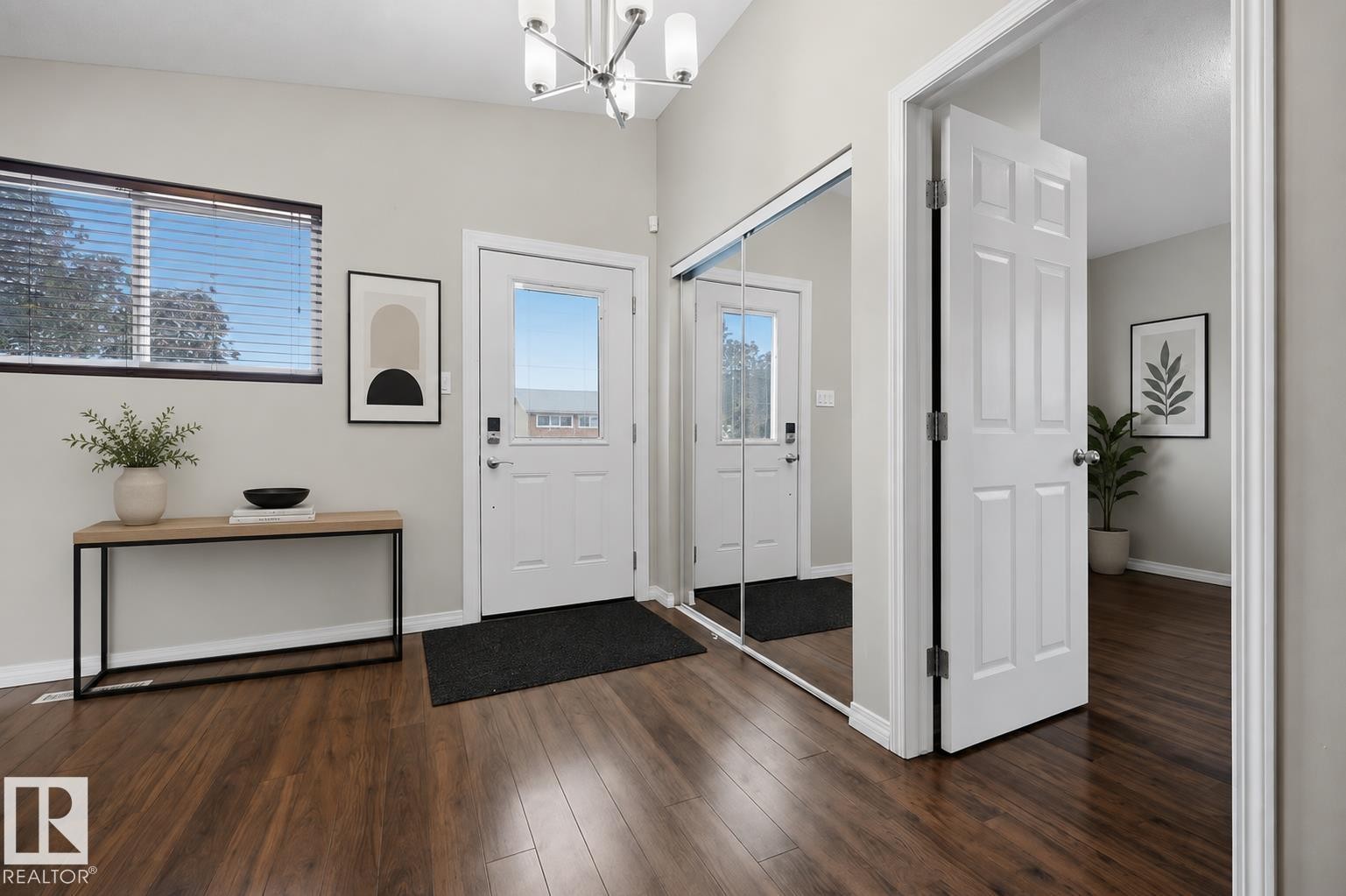 7119 136 Avenue Nw, Edmonton, AB - Indoor Photo Showing Other Room