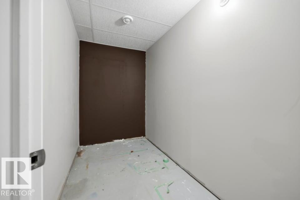 7119 136 Avenue Nw, Edmonton, AB - Indoor Photo Showing Other Room