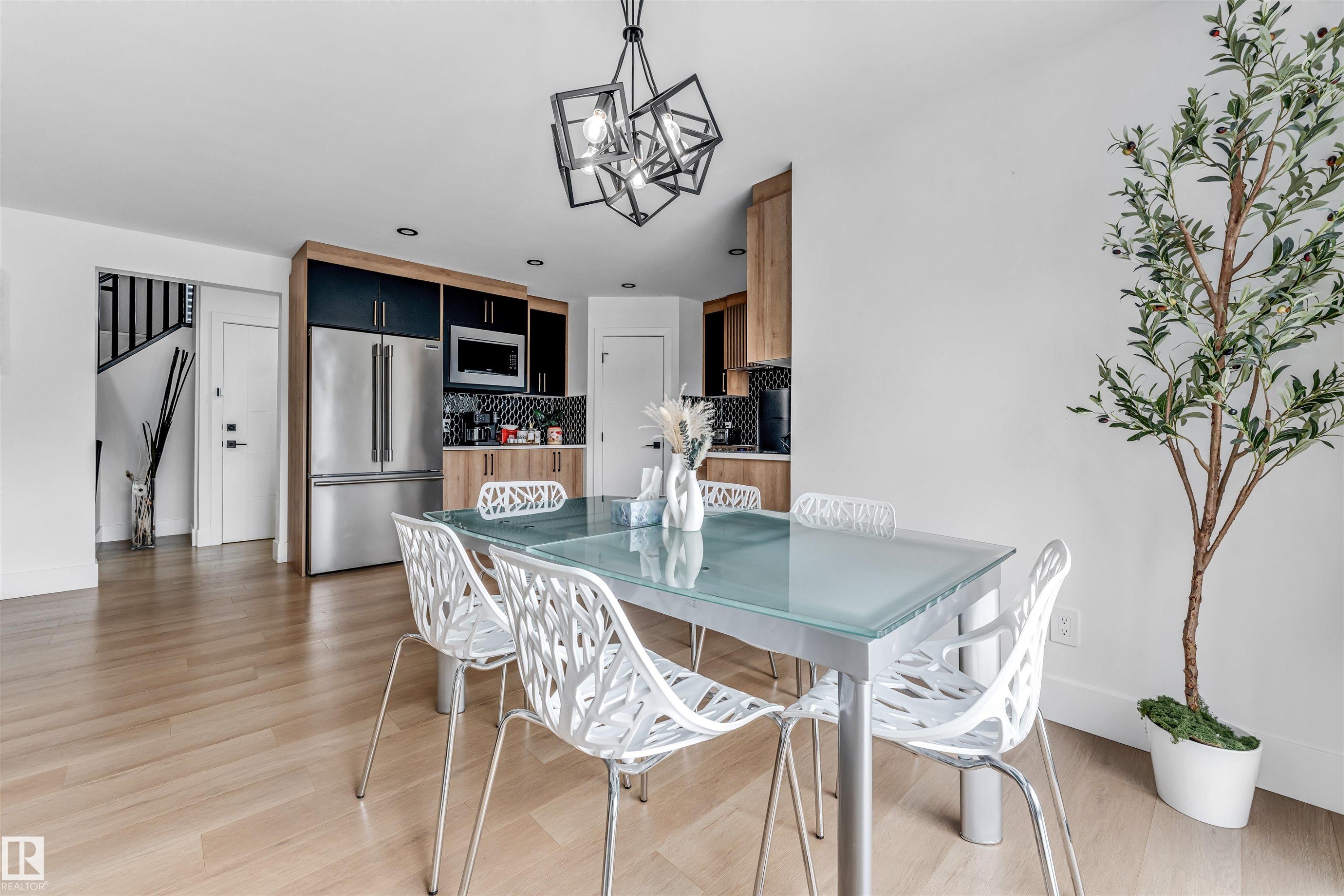 1218 87A Street Sw, Edmonton, AB - Indoor Photo Showing Dining Room