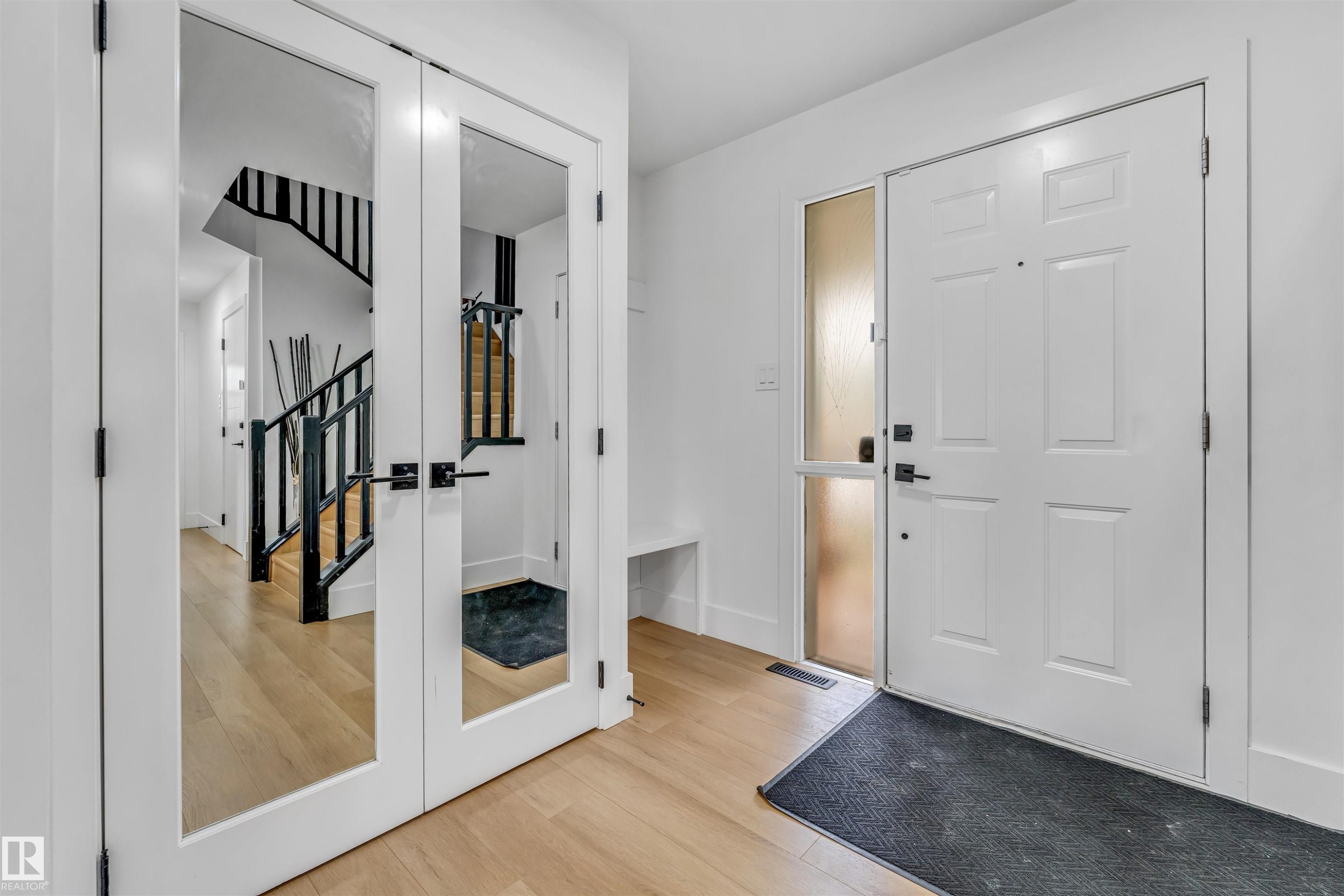 1218 87A Street Sw, Edmonton, AB - Indoor Photo Showing Other Room