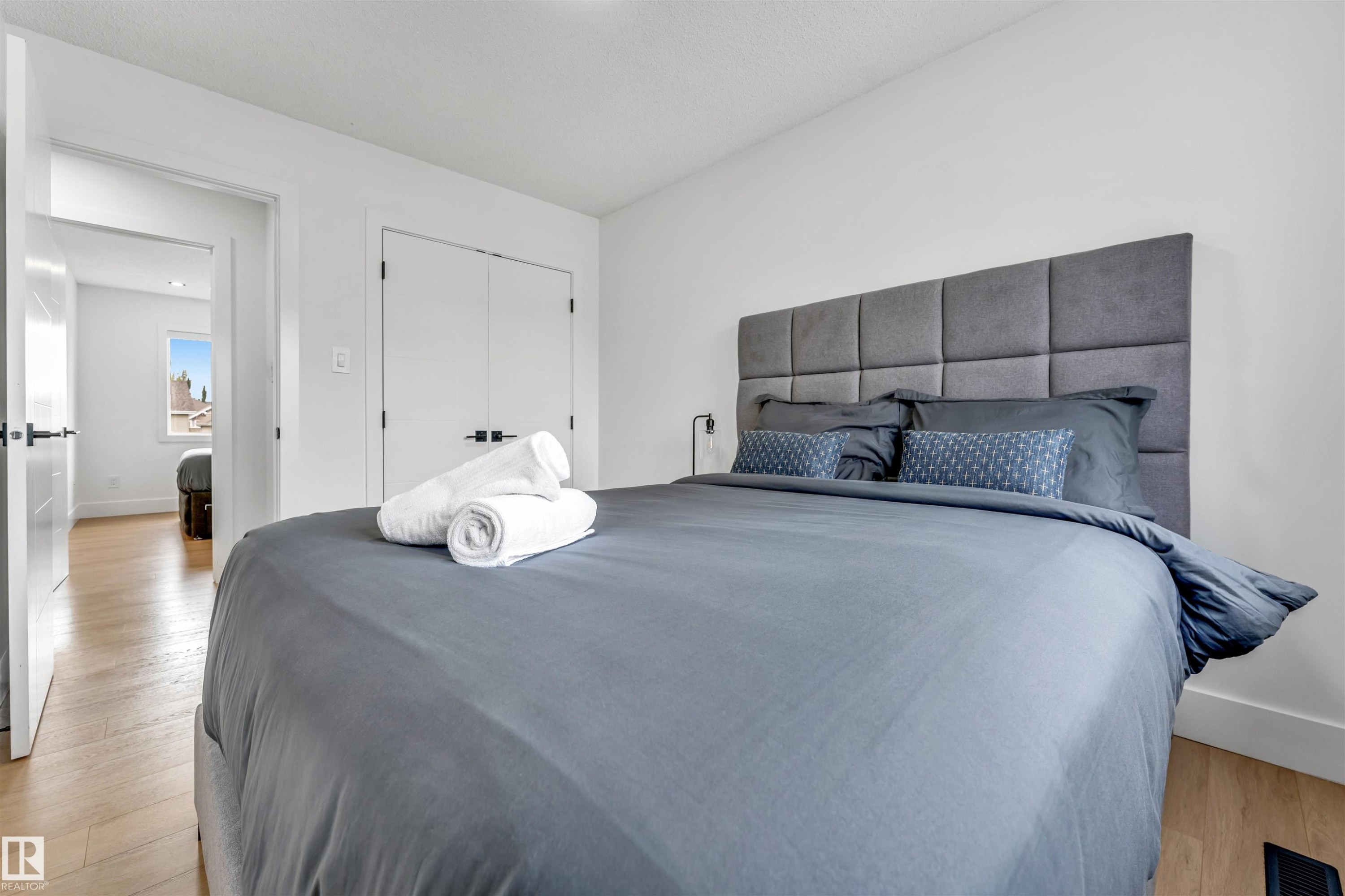 1218 87A Street Sw, Edmonton, AB - Indoor Photo Showing Bedroom