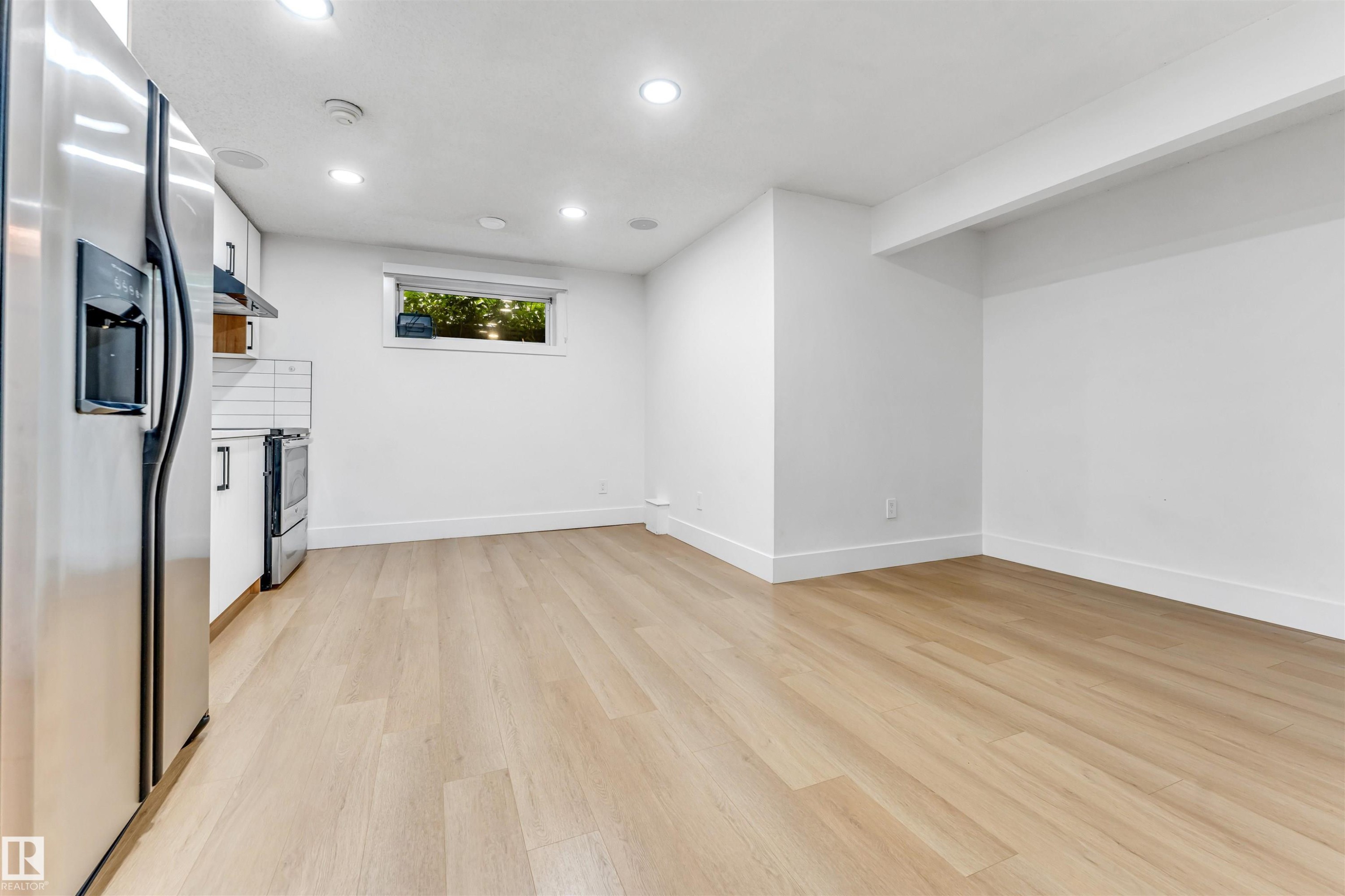 1218 87A Street Sw, Edmonton, AB - Indoor