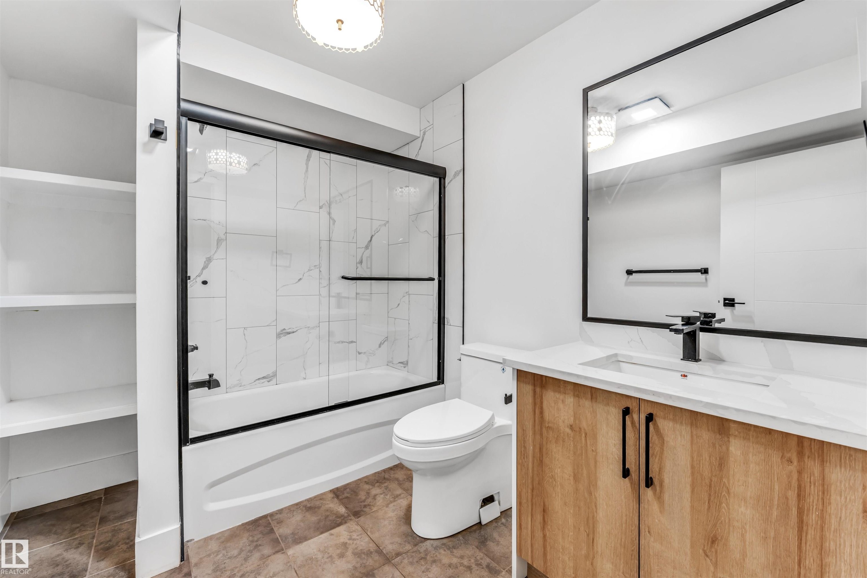 1218 87A Street Sw, Edmonton, AB - Indoor Photo Showing Bathroom