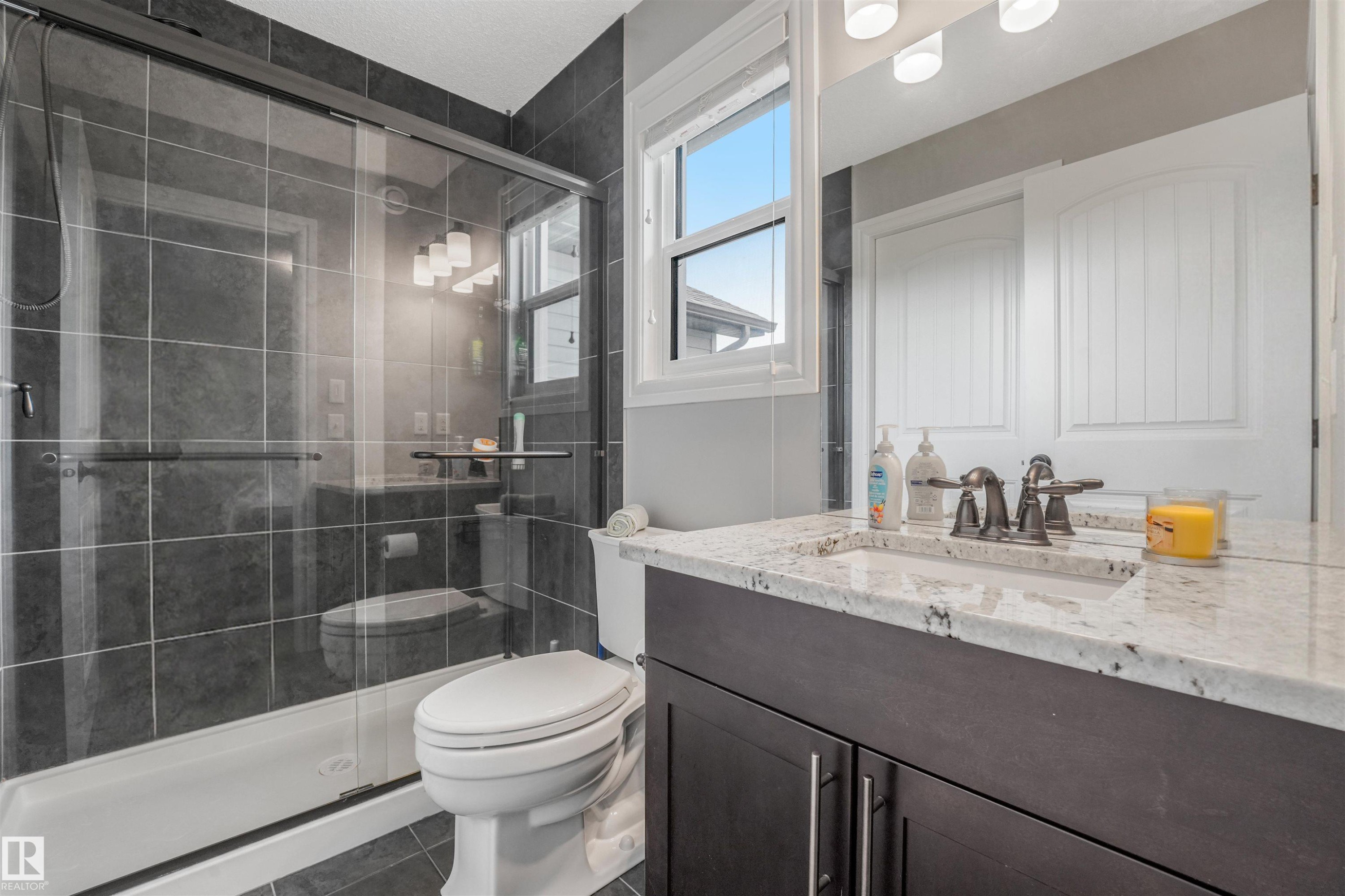 17107 38 Street Nw, Edmonton, AB - Indoor Photo Showing Bathroom