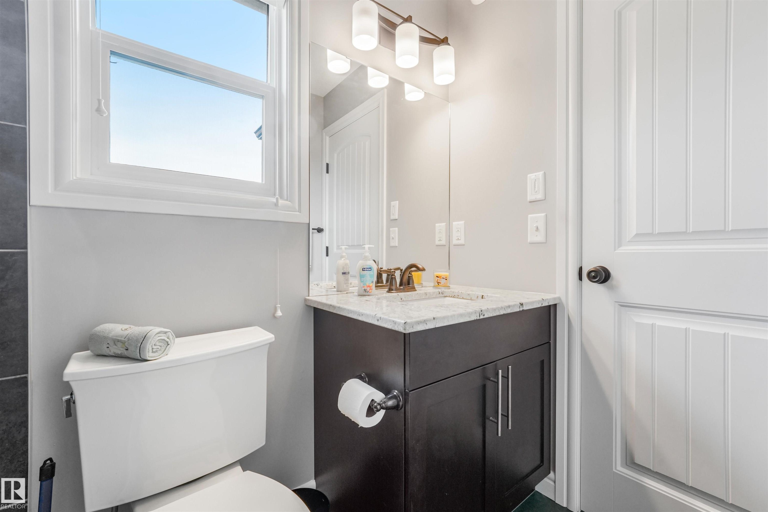 17107 38 Street Nw, Edmonton, AB - Indoor Photo Showing Bathroom