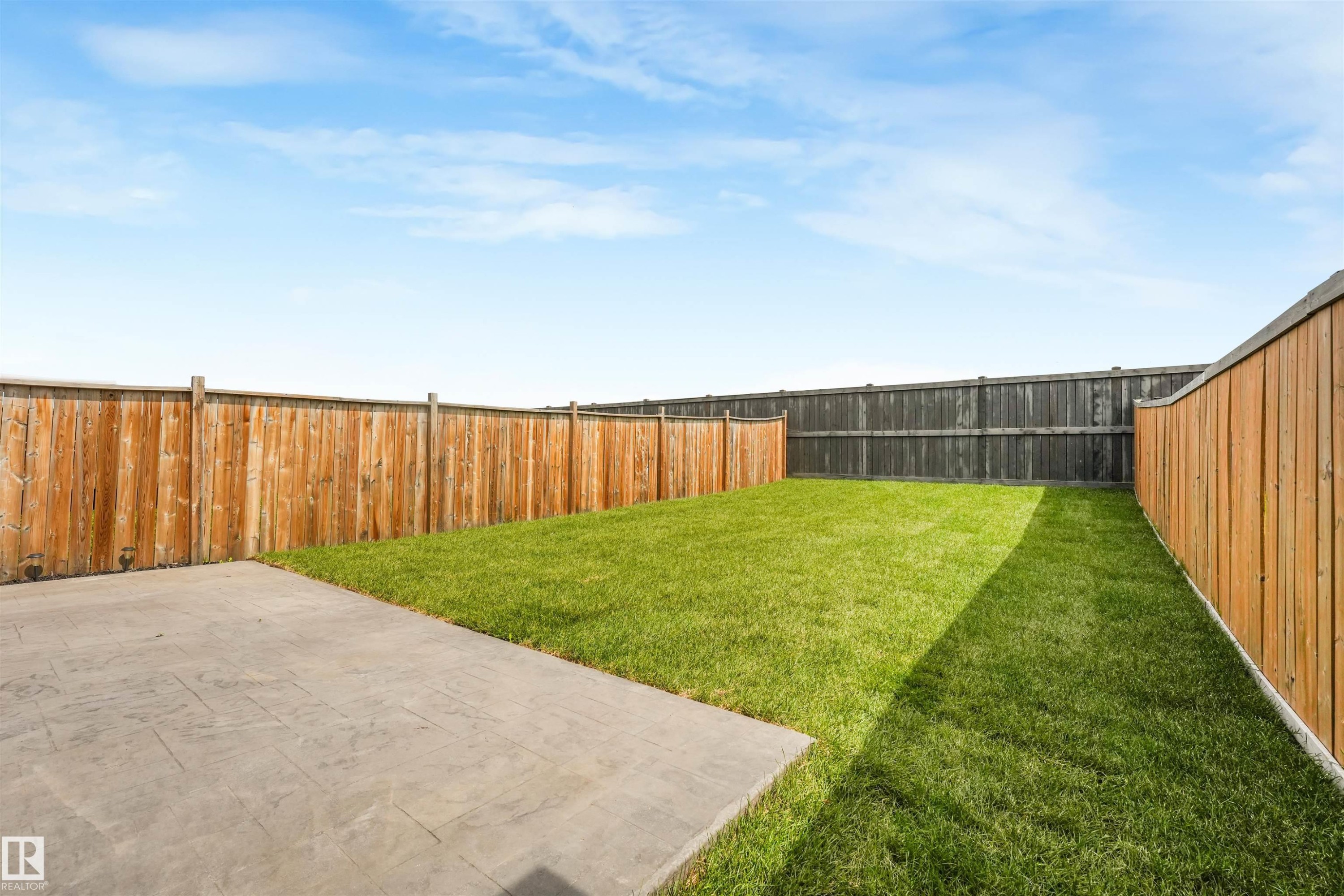 17107 38 Street Nw, Edmonton, AB - Outdoor