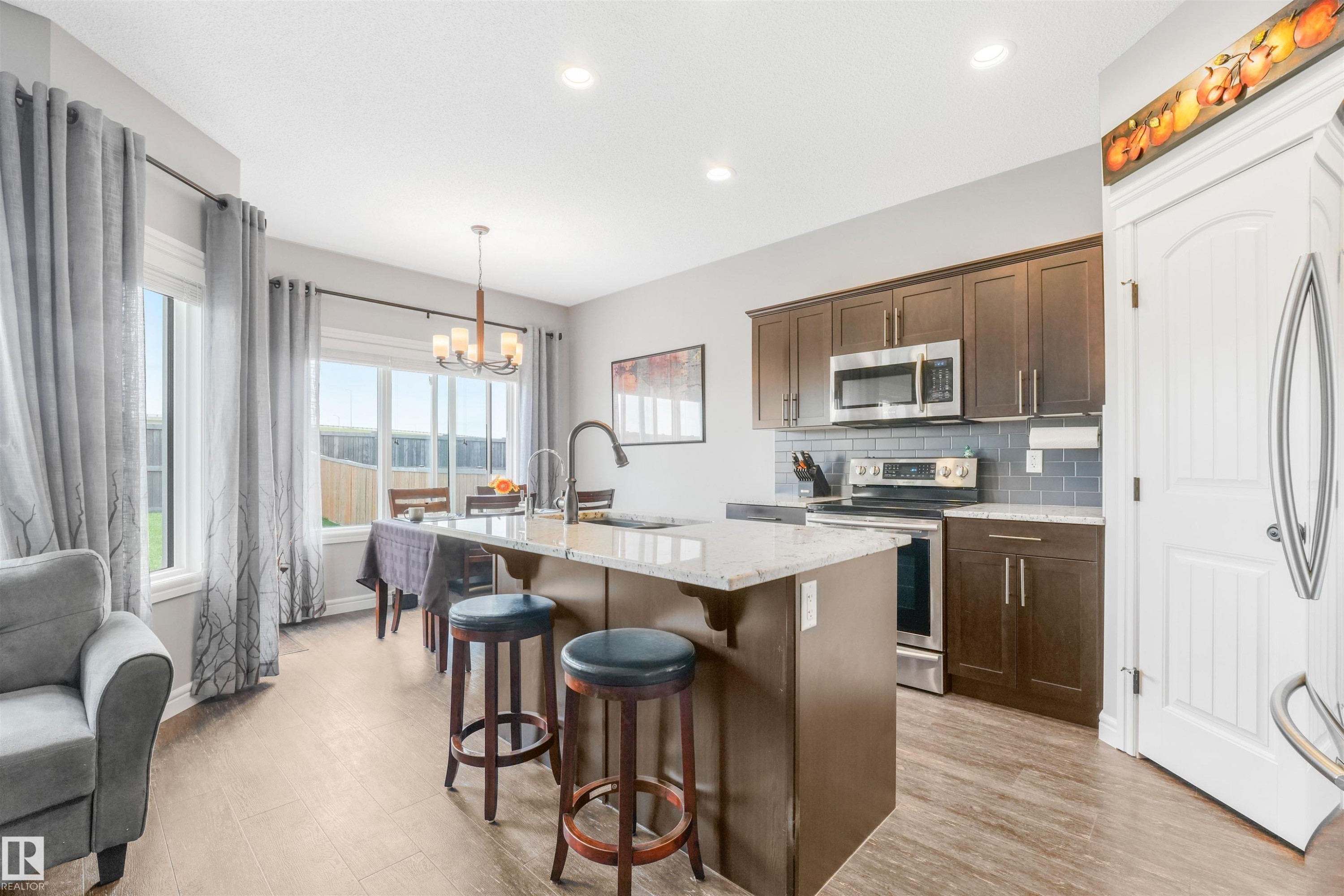 17107 38 Street Nw, Edmonton, AB - Indoor Photo Showing Kitchen With Upgraded Kitchen