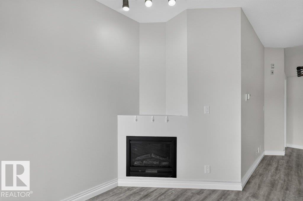 #207 10707 102 Av Nw, Edmonton, AB - Indoor