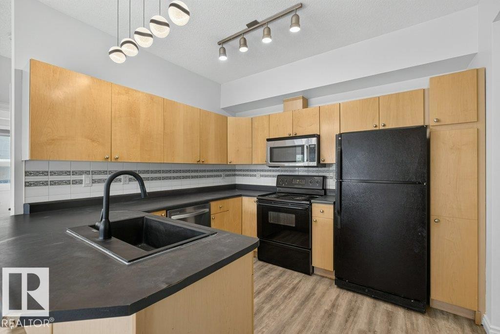 #207 10707 102 Av Nw, Edmonton, AB - Indoor Photo Showing Kitchen