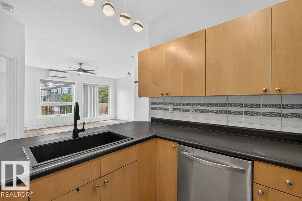 #207 10707 102 Av Nw, Edmonton, AB - Indoor Photo Showing Kitchen