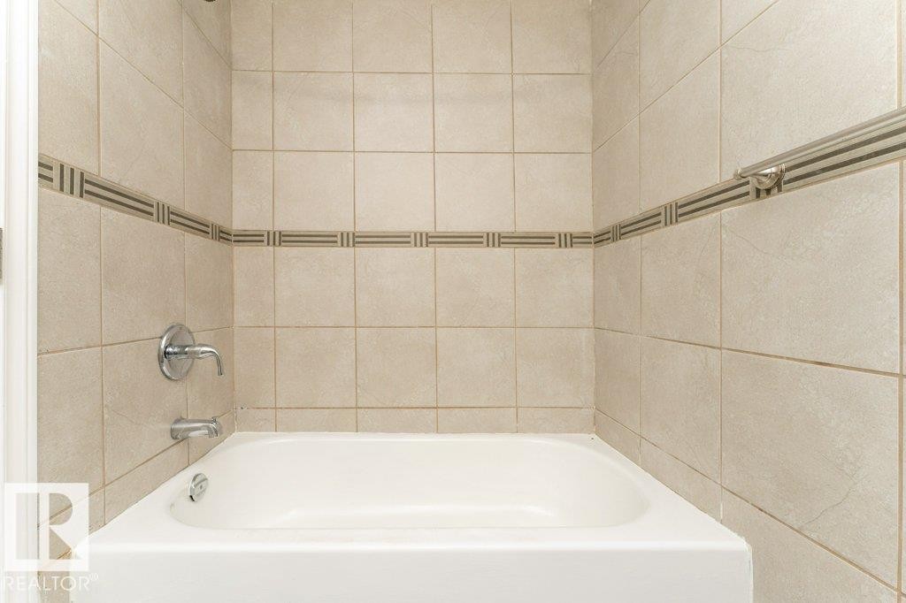 10712 103 Street Nw, Edmonton, AB - Indoor Photo Showing Bathroom