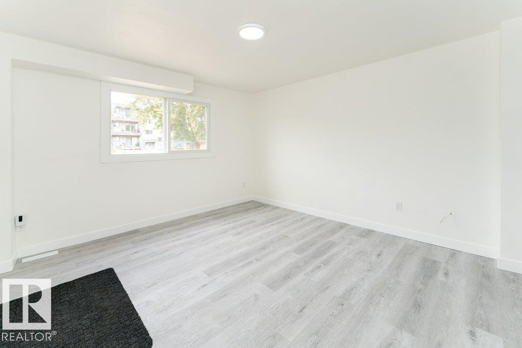 10712 103 Street Nw, Edmonton, AB - Indoor Photo Showing Other Room