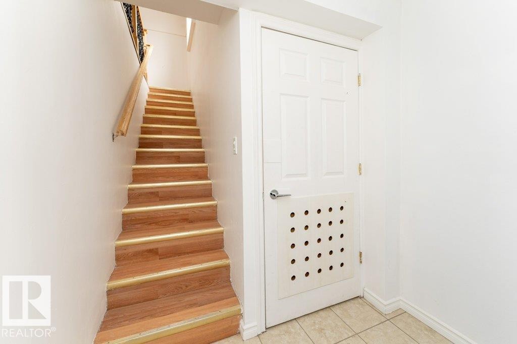 10712 103 Street Nw, Edmonton, AB - Indoor Photo Showing Other Room