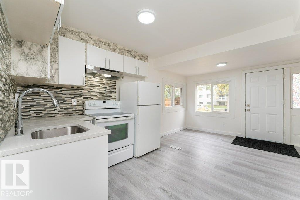 10712 103 Street Nw, Edmonton, AB - Indoor Photo Showing Kitchen