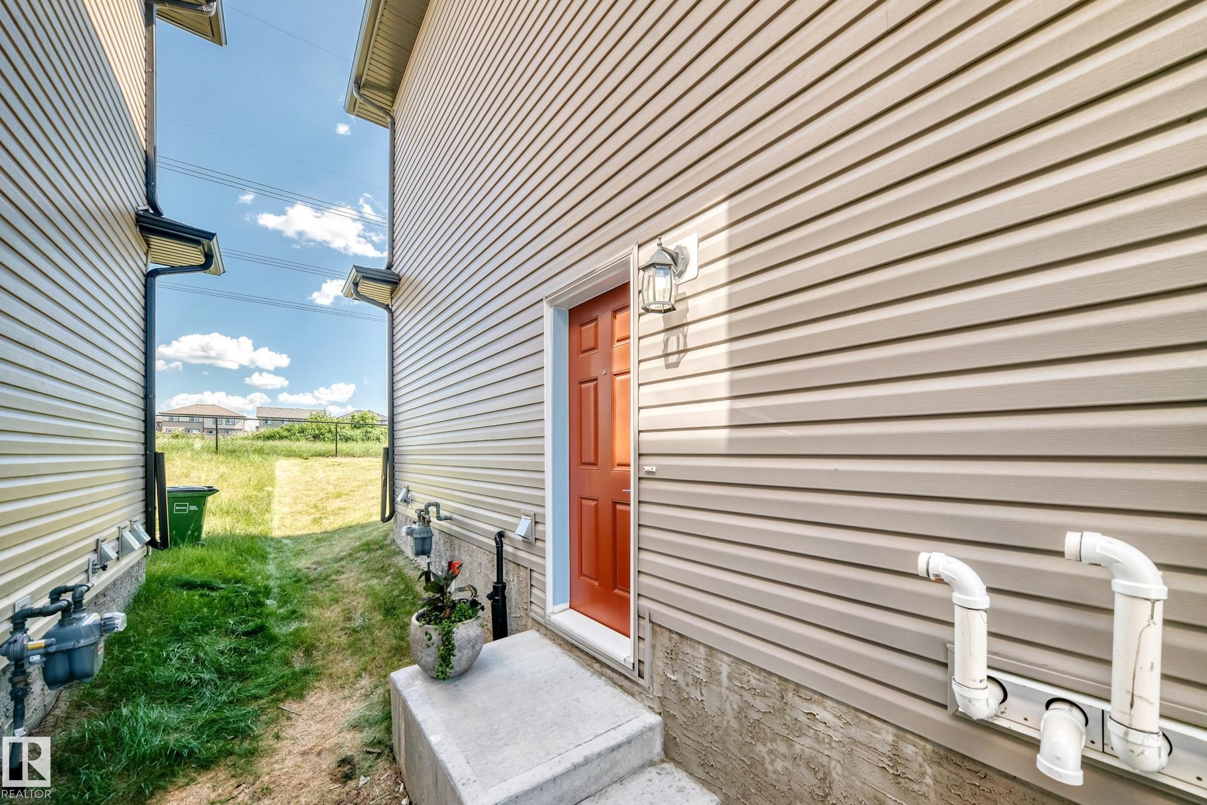 Tan horizontal siding with concrete foundation - 8823 Carson Way Sw, Edmonton, AB - Outdoor With Exterior